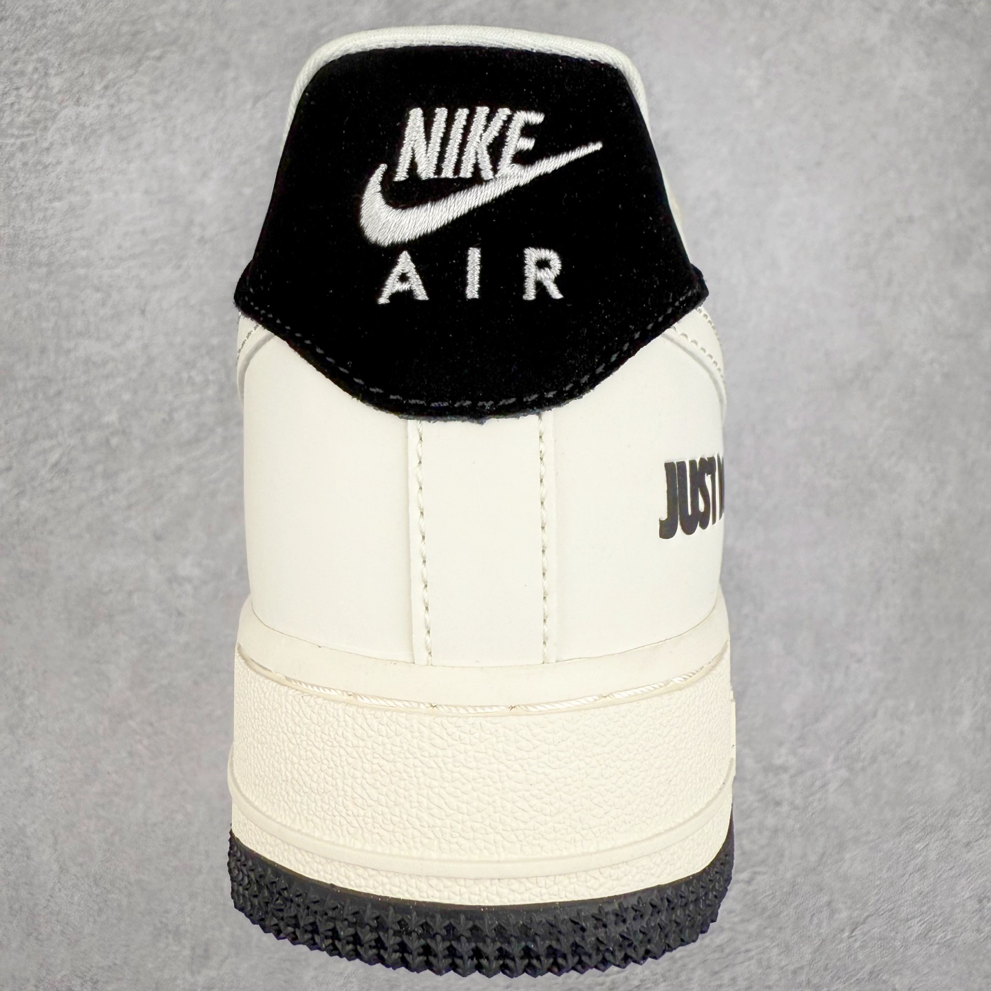 图片[8]-NK Air Force 1´07 Low 空军一号低帮百搭休闲运动板鞋 DF0188-054 柔软、弹性十足的缓震性能和出色的中底设计 横跨复古与现代的外型结合 造就出风靡全球 三十多年的Force 1 直到今天还深受青睐 实拍调校N版已经零色差零失真 百分百还原实物色彩所见即所得 不存在货不对板色差等低级问题 选购参考实物拍摄 不混卖不参货 只用心做好货严格选品 承诺混一赔十 尺码：36 36.5 37.5 38 38.5 39 40 40.5 41 42 42.5 43 44 44.5 45-选品中心