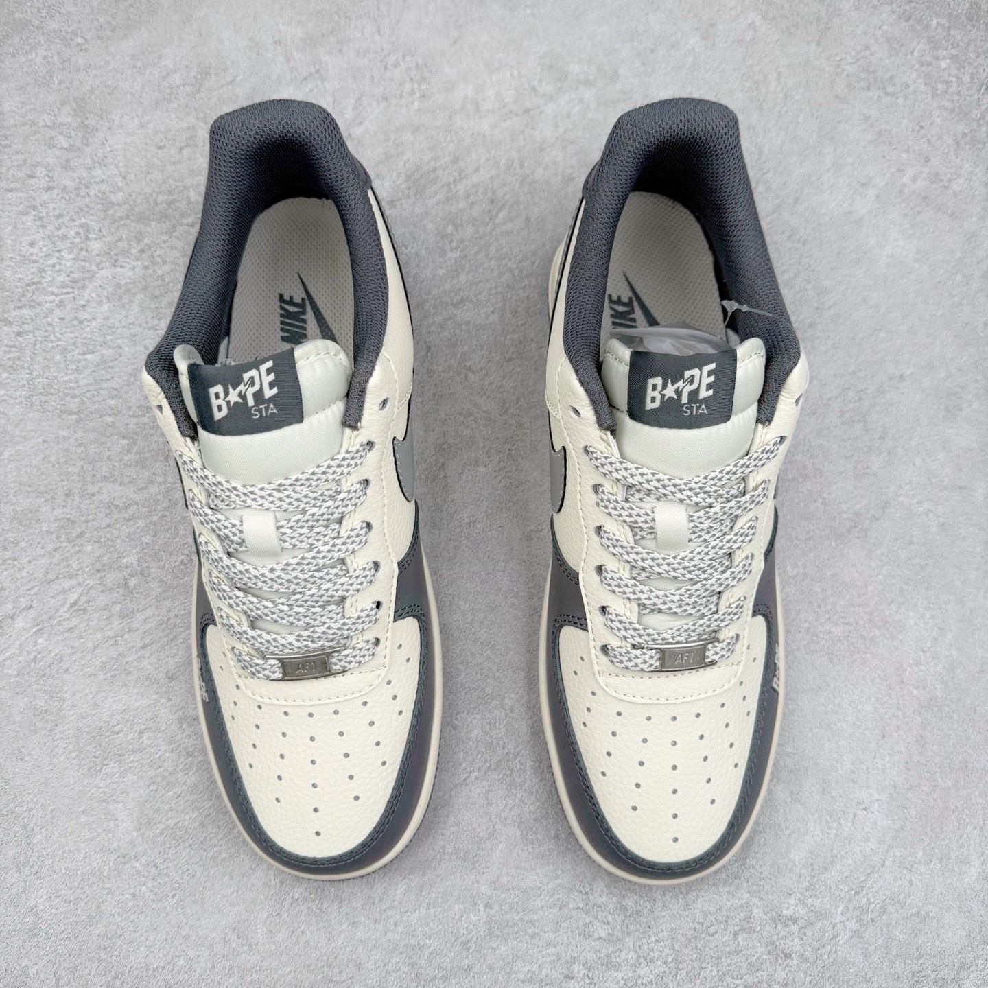 图片[2]-NK Air Force 1´07 Low 空军一号低帮百搭休闲运动板鞋 XS1958-570 柔软、弹性十足的缓震性能和出色的中底设计 横跨复古与现代的外型结合 造就出风靡全球 三十多年的Force 1 直到今天还深受青睐 实拍调校N版已经零色差零失真 百分百还原实物色彩所见即所得 不存在货不对板色差等低级问题 选购参考实物拍摄 不混卖不参货 只用心做好货严格选品 承诺混一赔十 尺码：36 36.5 37.5 38 38.5 39 40 40.5 41 42 42.5 43 44 44.5 45-选品中心