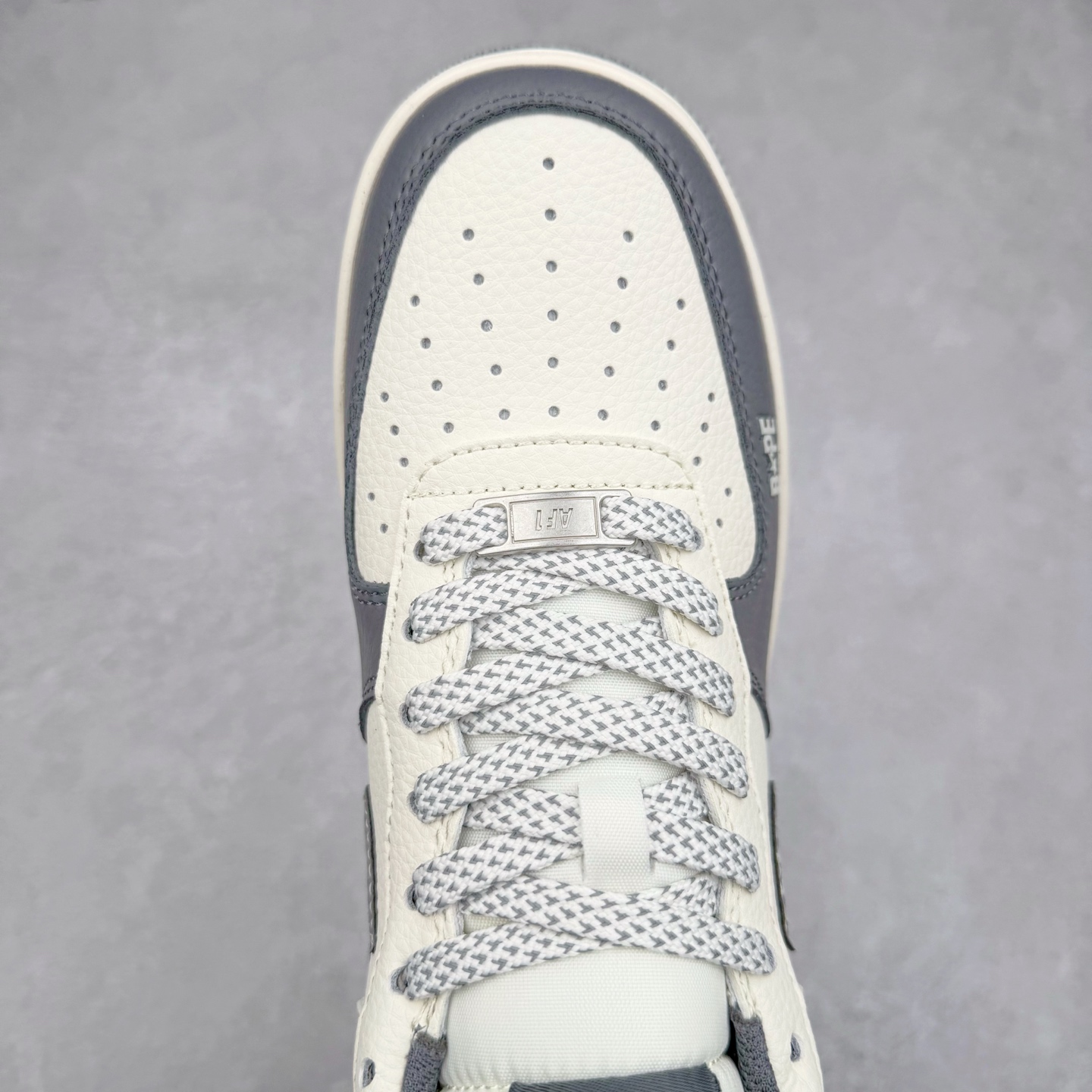 图片[4]-NK Air Force 1´07 Low 空军一号低帮百搭休闲运动板鞋 XS1958-570 柔软、弹性十足的缓震性能和出色的中底设计 横跨复古与现代的外型结合 造就出风靡全球 三十多年的Force 1 直到今天还深受青睐 实拍调校N版已经零色差零失真 百分百还原实物色彩所见即所得 不存在货不对板色差等低级问题 选购参考实物拍摄 不混卖不参货 只用心做好货严格选品 承诺混一赔十 尺码：36 36.5 37.5 38 38.5 39 40 40.5 41 42 42.5 43 44 44.5 45-选品中心