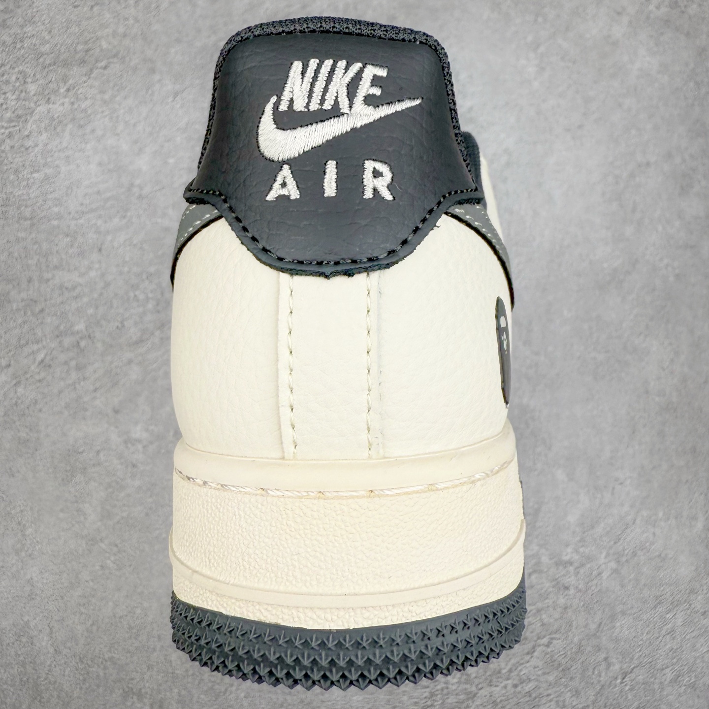 图片[8]-NK Air Force 1´07 Low 空军一号低帮百搭休闲运动板鞋 XS1958-570 柔软、弹性十足的缓震性能和出色的中底设计 横跨复古与现代的外型结合 造就出风靡全球 三十多年的Force 1 直到今天还深受青睐 实拍调校N版已经零色差零失真 百分百还原实物色彩所见即所得 不存在货不对板色差等低级问题 选购参考实物拍摄 不混卖不参货 只用心做好货严格选品 承诺混一赔十 尺码：36 36.5 37.5 38 38.5 39 40 40.5 41 42 42.5 43 44 44.5 45-选品中心