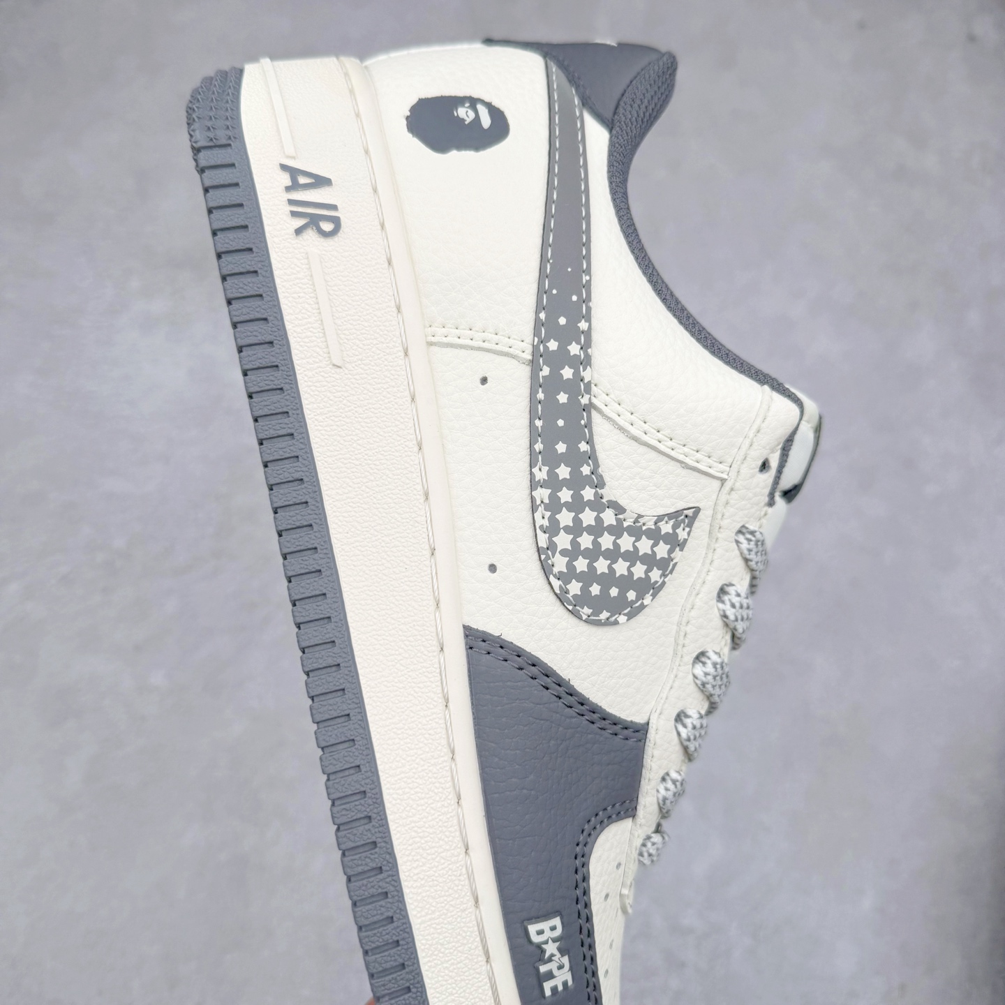 图片[6]-NK Air Force 1´07 Low 空军一号低帮百搭休闲运动板鞋 XS1958-570 柔软、弹性十足的缓震性能和出色的中底设计 横跨复古与现代的外型结合 造就出风靡全球 三十多年的Force 1 直到今天还深受青睐 实拍调校N版已经零色差零失真 百分百还原实物色彩所见即所得 不存在货不对板色差等低级问题 选购参考实物拍摄 不混卖不参货 只用心做好货严格选品 承诺混一赔十 尺码：36 36.5 37.5 38 38.5 39 40 40.5 41 42 42.5 43 44 44.5 45-选品中心