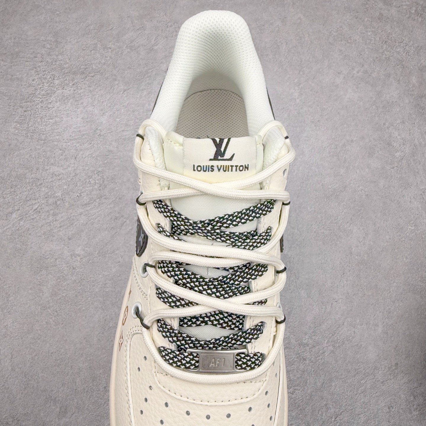 图片[5]-NK Air Force 1´07 Low 空军一号低帮百搭休闲运动板鞋 DM6868-061 柔软、弹性十足的缓震性能和出色的中底设计 横跨复古与现代的外型结合 造就出风靡全球 三十多年的Force 1 直到今天还深受青睐 实拍调校N版已经零色差零失真 百分百还原实物色彩所见即所得 不存在货不对板色差等低级问题 选购参考实物拍摄 不混卖不参货 只用心做好货严格选品 承诺混一赔十 尺码：36 36.5 37.5 38 38.5 39 40 40.5 41 42 42.5 43 44 44.5 45-选品中心