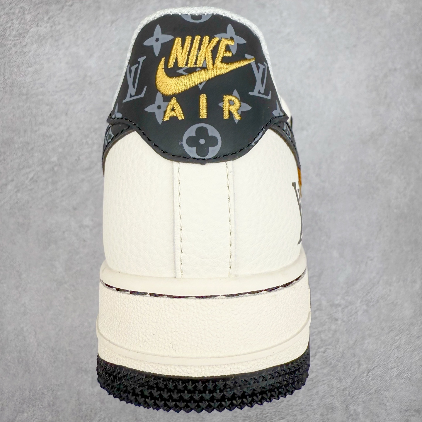 图片[8]-NK Air Force 1´07 Low 空军一号低帮百搭休闲运动板鞋 DM6868-061 柔软、弹性十足的缓震性能和出色的中底设计 横跨复古与现代的外型结合 造就出风靡全球 三十多年的Force 1 直到今天还深受青睐 实拍调校N版已经零色差零失真 百分百还原实物色彩所见即所得 不存在货不对板色差等低级问题 选购参考实物拍摄 不混卖不参货 只用心做好货严格选品 承诺混一赔十 尺码：36 36.5 37.5 38 38.5 39 40 40.5 41 42 42.5 43 44 44.5 45-选品中心