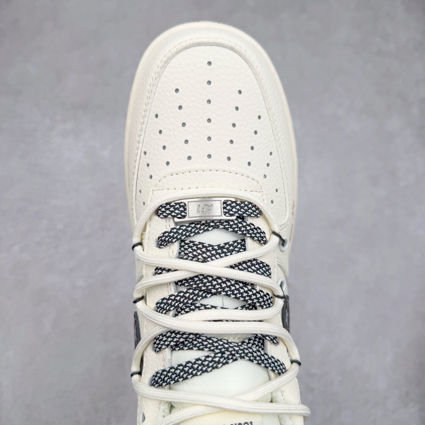 图片[4]-NK Air Force 1´07 Low 空军一号低帮百搭休闲运动板鞋 DM6868-061 柔软、弹性十足的缓震性能和出色的中底设计 横跨复古与现代的外型结合 造就出风靡全球 三十多年的Force 1 直到今天还深受青睐 实拍调校N版已经零色差零失真 百分百还原实物色彩所见即所得 不存在货不对板色差等低级问题 选购参考实物拍摄 不混卖不参货 只用心做好货严格选品 承诺混一赔十 尺码：36 36.5 37.5 38 38.5 39 40 40.5 41 42 42.5 43 44 44.5 45-选品中心