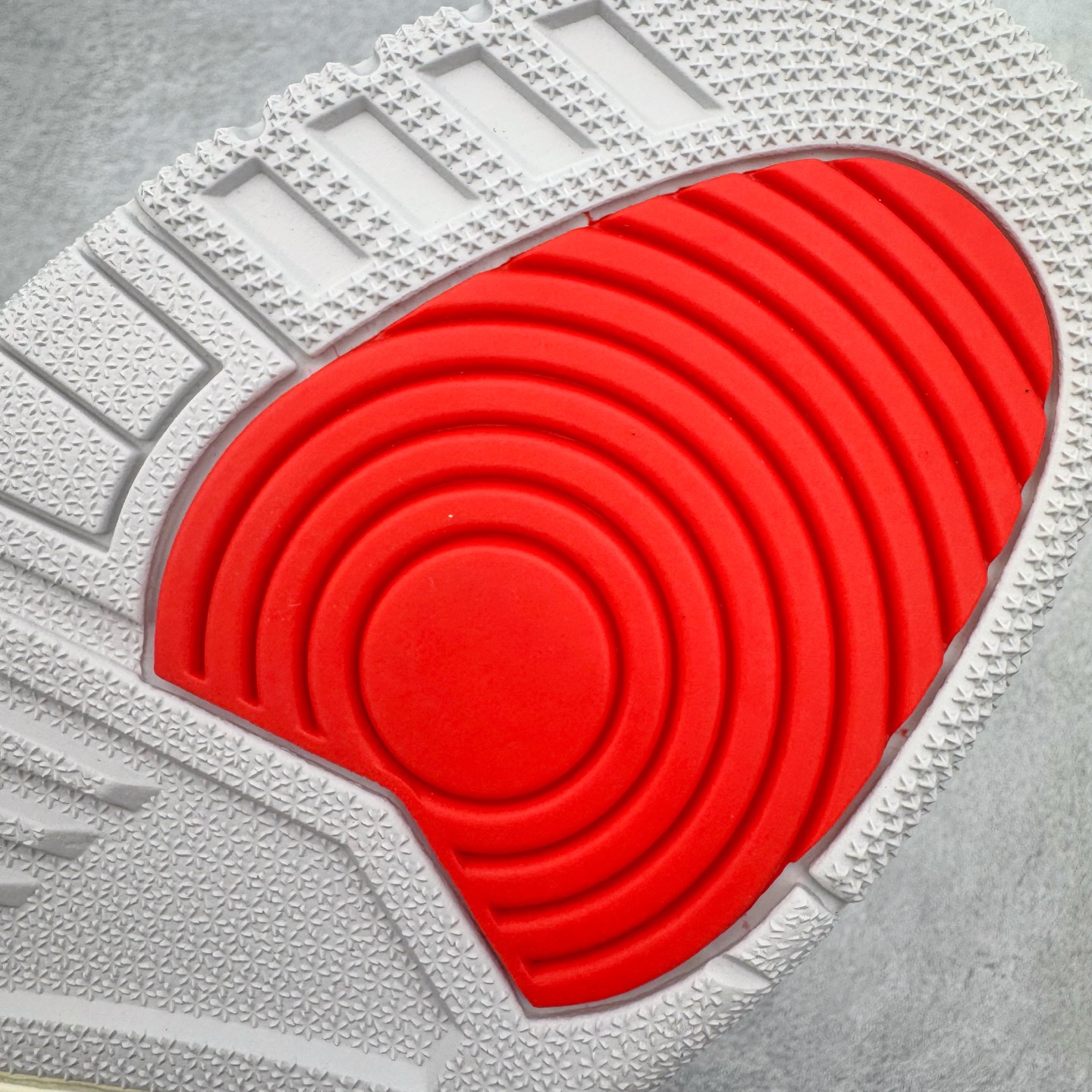 图片[17]-＃OG纯原 Air Jordan AJ3 Retro 黑灰蓝 IB8967-004 原楦原纸板开发 确保原汁原味 原厂皮料质感色泽绝无偏差 完美中底拉帮 原厂中底钢印 原档案大底 如假白送 大底纹路 气垫通透度PU的回弹性均百分百还原 原厂电绣鞋舌飞人刺绣针数立体讲究精细欢迎对比正品原鞋 尺码：36 36.5 37.5 38 38.5 39 40 40.5 41 42 42.5 43 44 44.5 45 46 47.5-选品中心