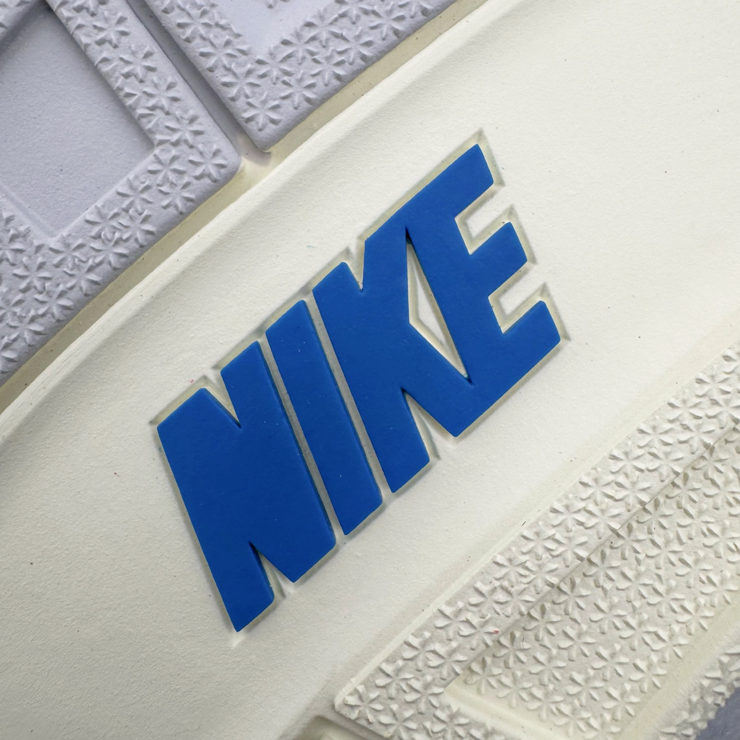 图片[18]-＃OG纯原 Air Jordan AJ3 Retro 黑灰蓝 IB8967-004 原楦原纸板开发 确保原汁原味 原厂皮料质感色泽绝无偏差 完美中底拉帮 原厂中底钢印 原档案大底 如假白送 大底纹路 气垫通透度PU的回弹性均百分百还原 原厂电绣鞋舌飞人刺绣针数立体讲究精细欢迎对比正品原鞋 尺码：36 36.5 37.5 38 38.5 39 40 40.5 41 42 42.5 43 44 44.5 45 46 47.5-选品中心