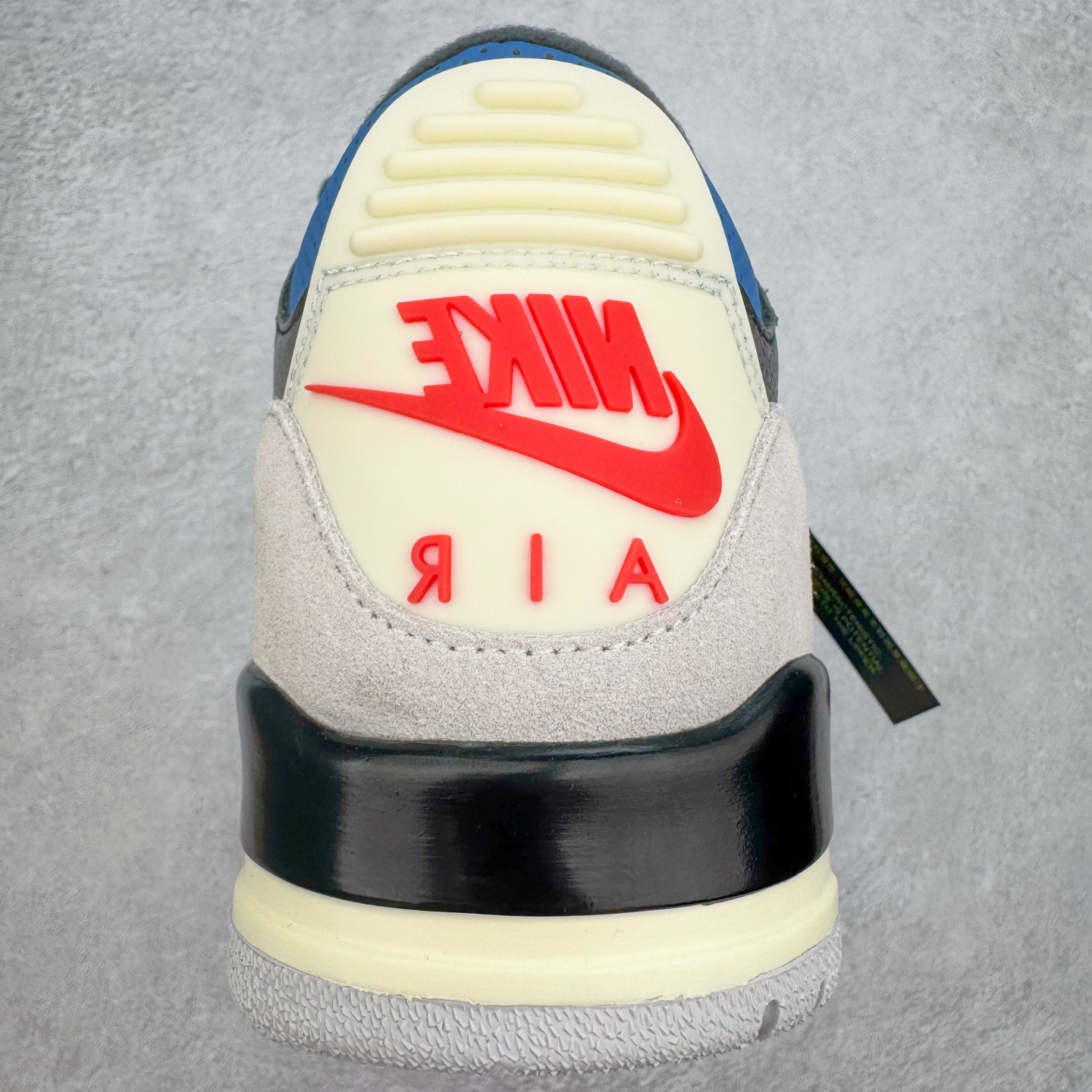 图片[8]-＃OG纯原 Air Jordan AJ3 Retro 黑灰蓝 IB8967-004 原楦原纸板开发 确保原汁原味 原厂皮料质感色泽绝无偏差 完美中底拉帮 原厂中底钢印 原档案大底 如假白送 大底纹路 气垫通透度PU的回弹性均百分百还原 原厂电绣鞋舌飞人刺绣针数立体讲究精细欢迎对比正品原鞋 尺码：36 36.5 37.5 38 38.5 39 40 40.5 41 42 42.5 43 44 44.5 45 46 47.5-选品中心