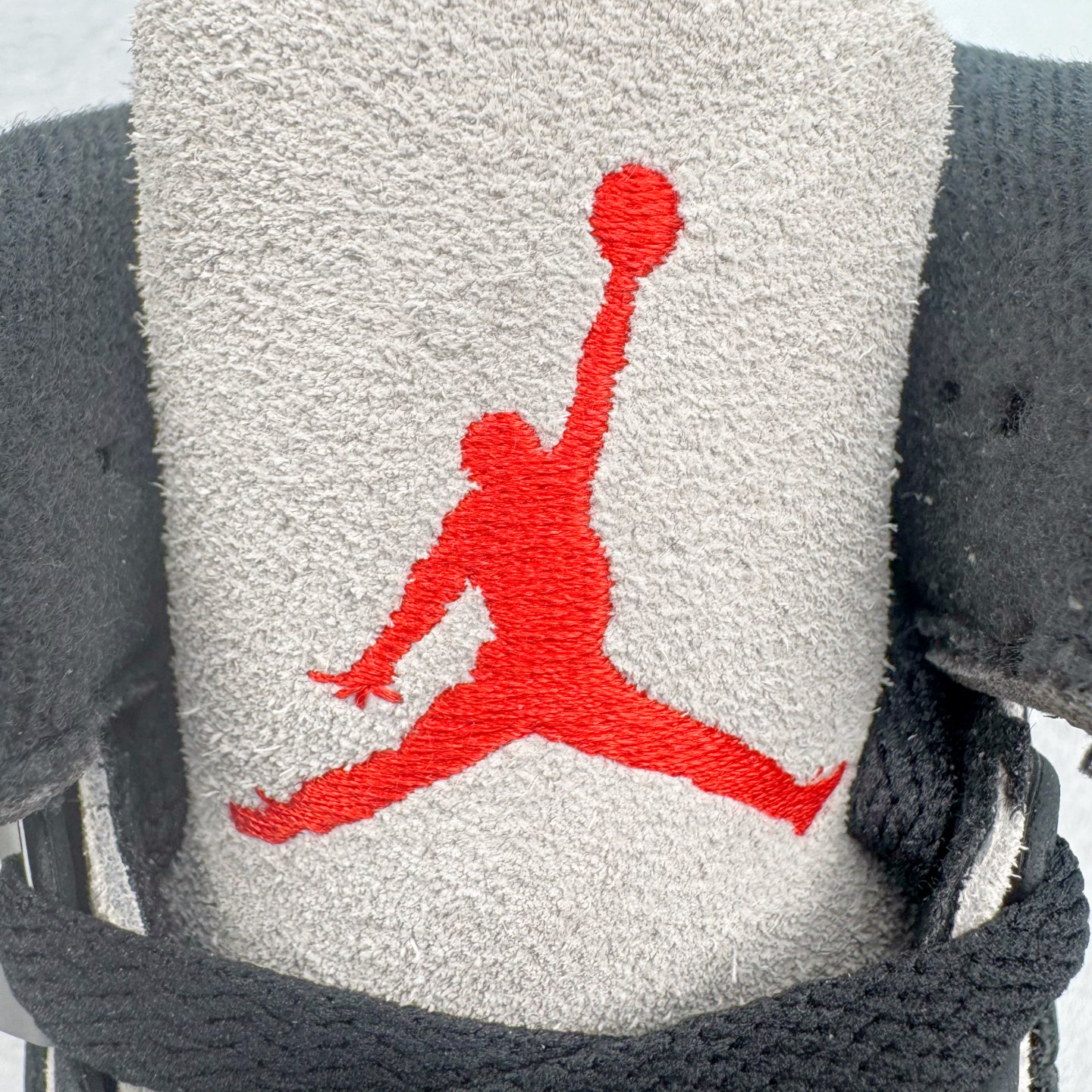 图片[12]-＃OG纯原 Air Jordan AJ3 Retro 黑灰蓝 IB8967-004 原楦原纸板开发 确保原汁原味 原厂皮料质感色泽绝无偏差 完美中底拉帮 原厂中底钢印 原档案大底 如假白送 大底纹路 气垫通透度PU的回弹性均百分百还原 原厂电绣鞋舌飞人刺绣针数立体讲究精细欢迎对比正品原鞋 尺码：36 36.5 37.5 38 38.5 39 40 40.5 41 42 42.5 43 44 44.5 45 46 47.5-选品中心