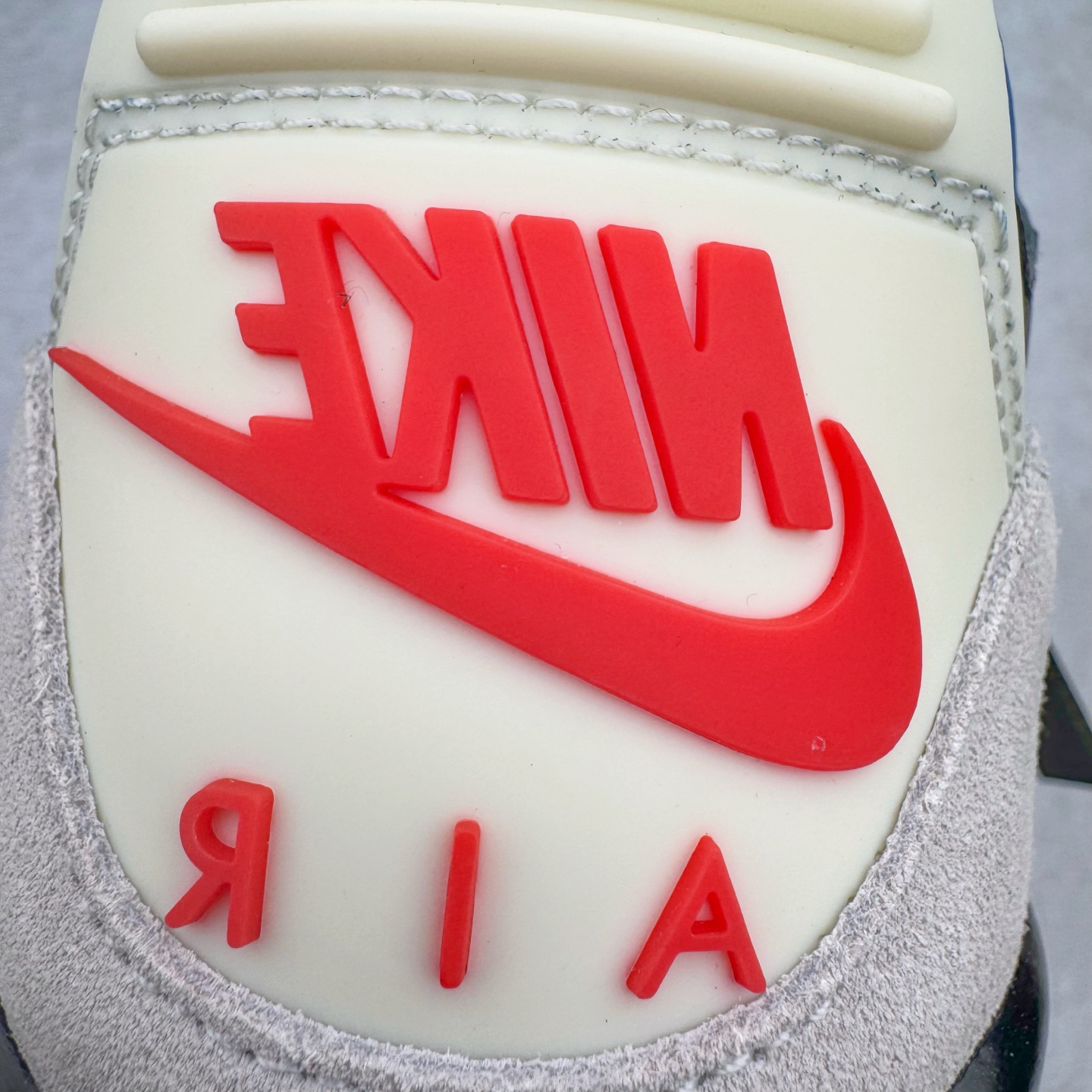 图片[14]-＃OG纯原 Air Jordan AJ3 Retro 黑灰蓝 IB8967-004 原楦原纸板开发 确保原汁原味 原厂皮料质感色泽绝无偏差 完美中底拉帮 原厂中底钢印 原档案大底 如假白送 大底纹路 气垫通透度PU的回弹性均百分百还原 原厂电绣鞋舌飞人刺绣针数立体讲究精细欢迎对比正品原鞋 尺码：36 36.5 37.5 38 38.5 39 40 40.5 41 42 42.5 43 44 44.5 45 46 47.5-选品中心