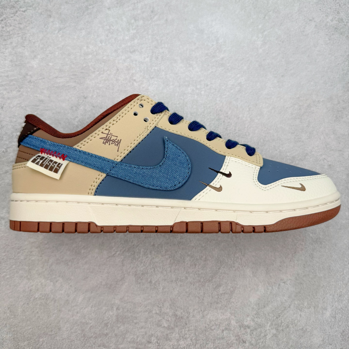 NK Dunk Low 定制配色 XD1588-209 大厂出品 极力推荐 原装头层材料 独家版型蒸餾加工帶來的是更好的视觉和脚感体验大厂纯原品质出货 清洁度 电绣工艺 皮料切割干净无任何毛边 细节完美 实拍调校N版已经零色差零失真 百分百还原实物色彩所见即所得 不存在货不对板色差等低级问题 选购参考实物拍摄 不混卖不参货 只用心做好货严格选品 承诺混一赔十 尺码：36 36.5 37.5 38 38.5 39 40 40.5 41 42 42.5 43 44 44.5 45-选品中心