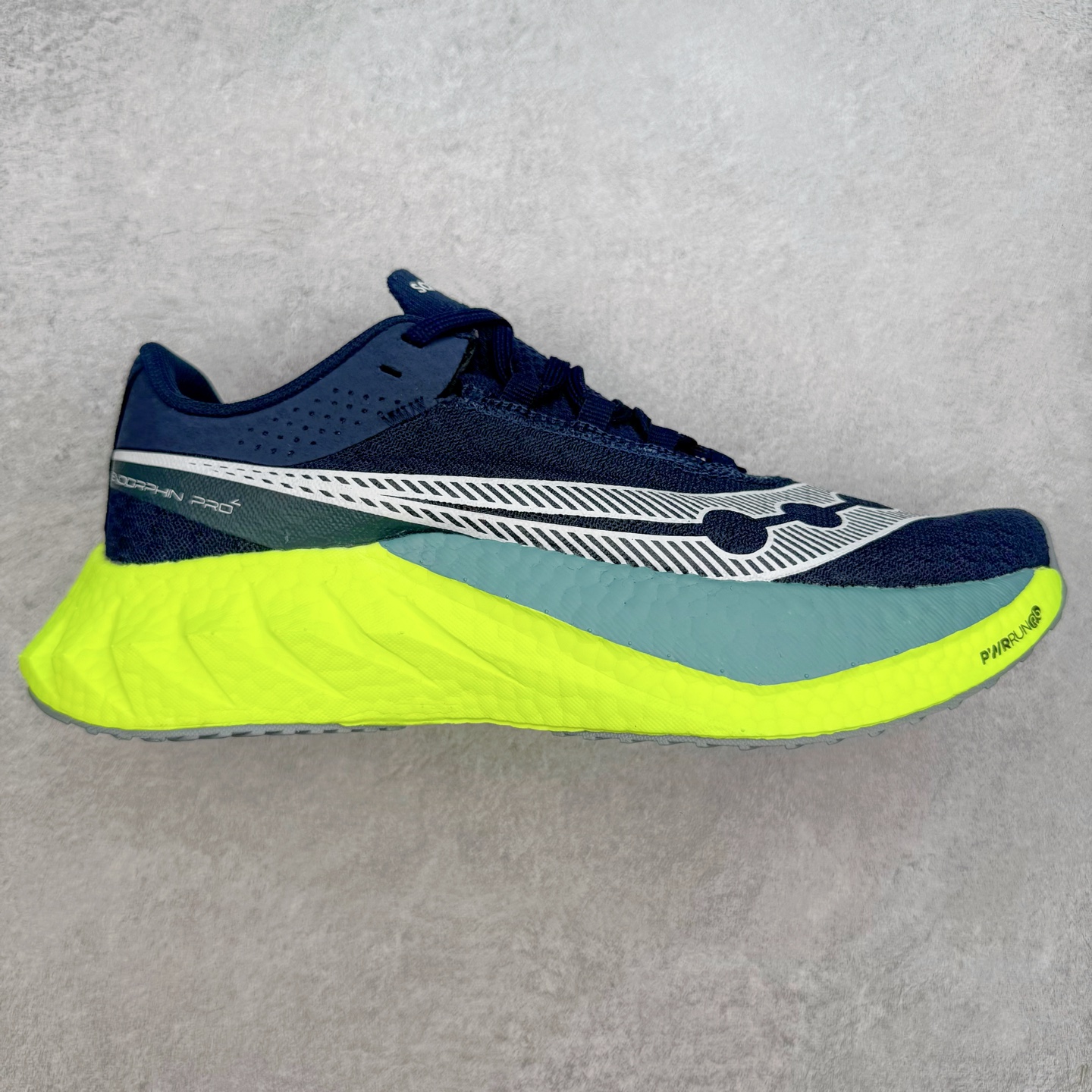 Saucony 索康尼ENDORPHIN Pro 啡速4 男女马拉松运动跑鞋 性能相比前几代再升级：鞋面采用全新升级的工学网设计 贴合脚部更透气 中底部分使用最新的PWRRUN+材质 搭配PWRRUN+鞋垫使中底的大幅加厚 10mm坡差进一步提供缓震、回弹性能 内底则采用了FORMFIT动态适应系统 动态契合脚型 提升包裹性和舒适性 提供更卓越的动态回馈体验 XT-900橡胶大底 可提供良好的抓地力和较强抗磨性能 尺码：36 36.5 37.5 38 38.5 39 40 40.5 41 42 42.5 43 44 44.5 45-选品中心