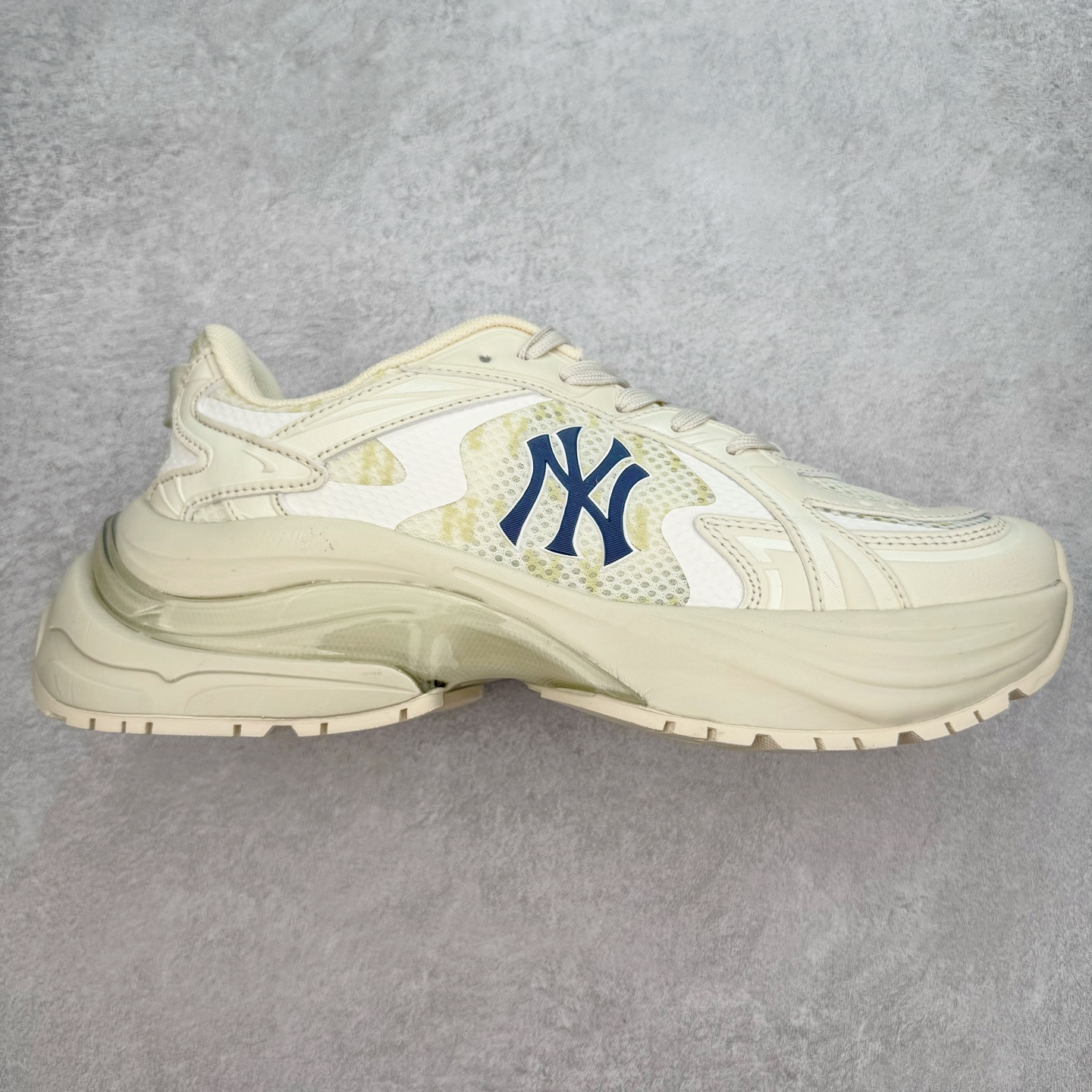 MLB Chunky Cargo 纽约洋基队合成革潮流时尚舒适休闲运动风厚底增高 防滑耐磨 低帮 老爹鞋 男女同款 黑色 实拍调校N版已经零色差零失真 百分百还原实物色彩所见即所得 不存在货不对板色差等低级问题 选购参考实物拍摄 不混卖不参货 只用心做好货严格选品 承诺混一赔十 尺码：36 36.5 37.5 38 38.5 39 40 40.5 41 42 42.5 43 44 44.5 45-选品中心