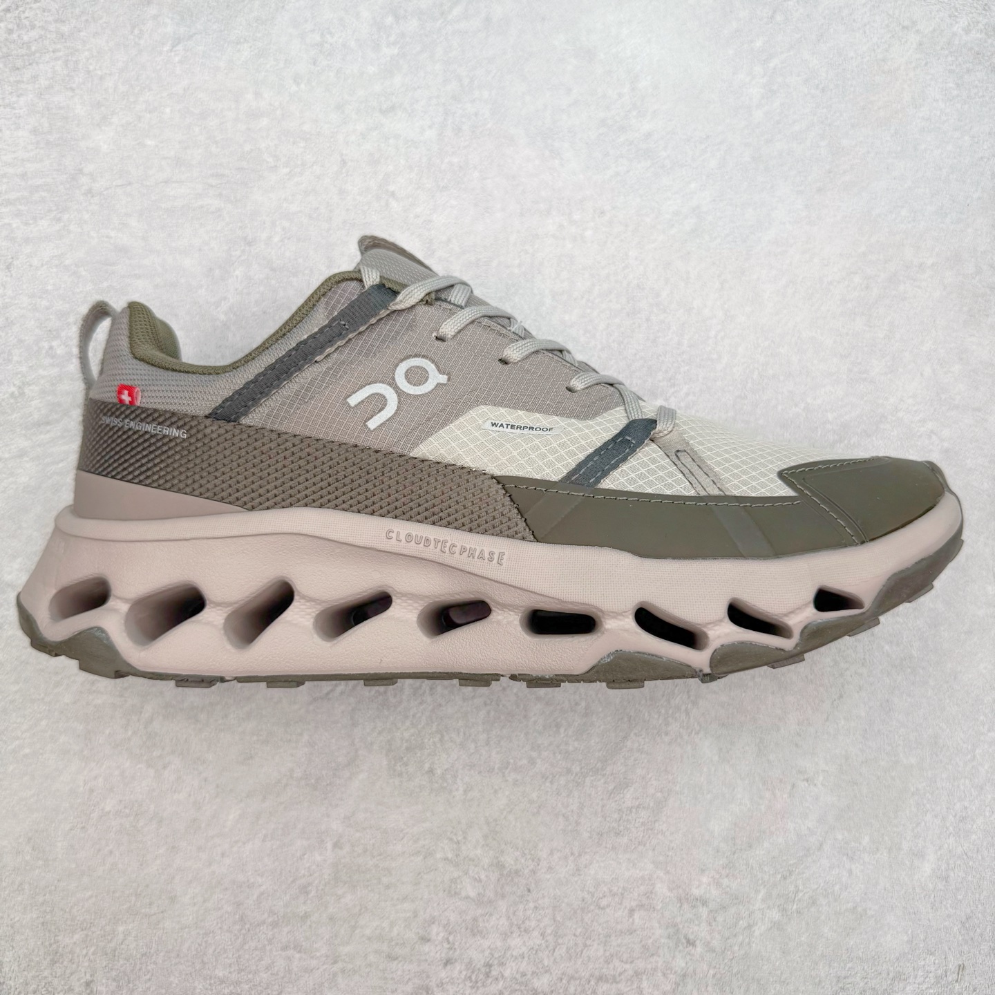 On昂跑 Cloudnova 轻量舒适织物回弹减震透气轻便耐磨防滑低帮休闲跑步鞋 昂跑运动品牌 开创于2010年 缓震着陆、强效回弹、轻柔质感的设计构思始终是ON研制关键 与此同时基于“为全球提供革新性的跑步感受”信念 陆续推出了多款跑鞋及其以专业运动人体跑步工程学为设计关键的功能性跑步服饰设备 让跑者不费力气地畅快畅跑 尺码：36 36.5 37.5 38 38.5 39 40 40.5 41 42 42.5 43 44 44.5 45-选品中心