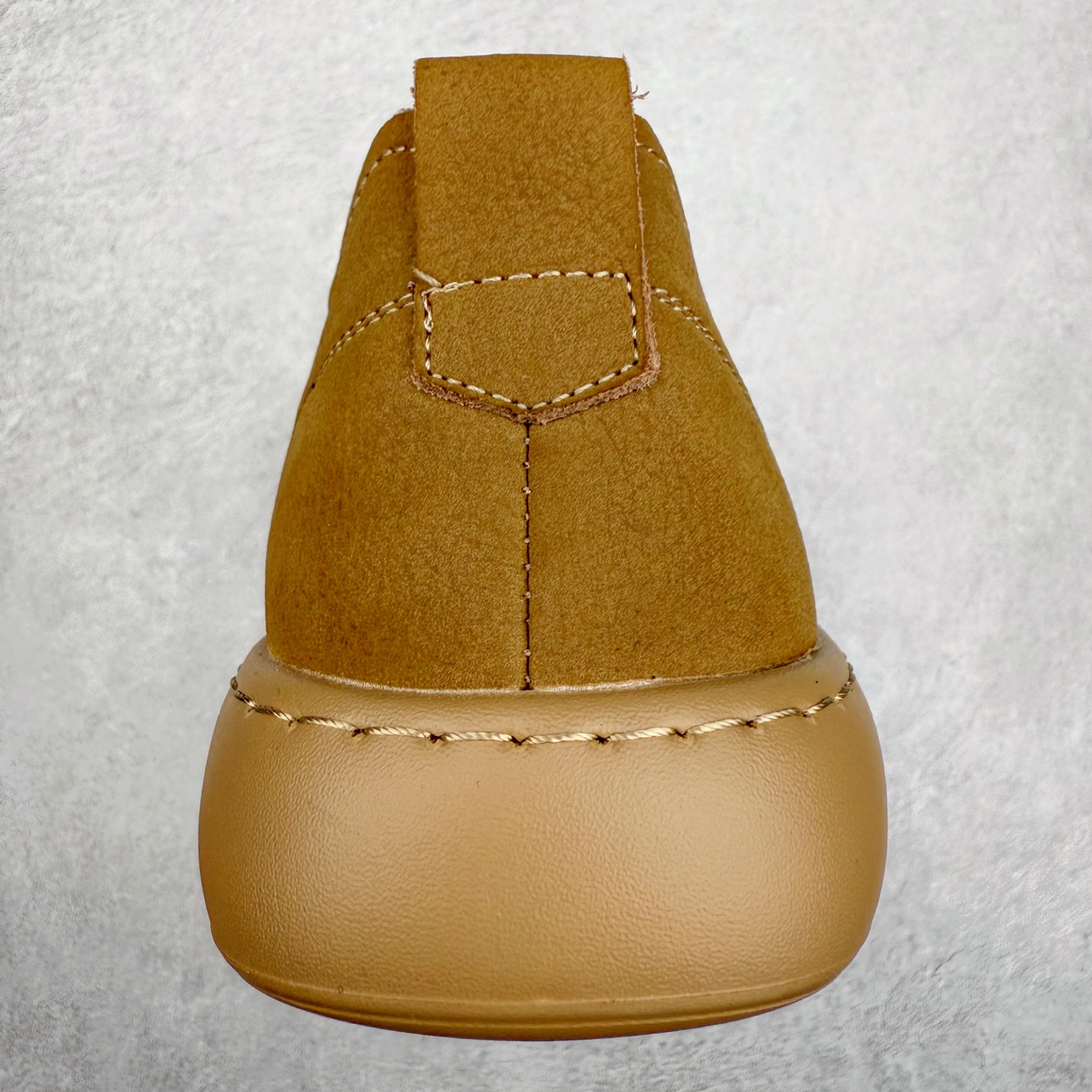 图片[8]-ECCO爱步一脚蹬男鞋夏季25年新款百搭休闲袋鼠鞋 AT.KOLLEKTIVE系列 鞋面采用甄选牛皮面料，质感丰富 脚感柔软舒适 创新经典袋鼠鞋轮廓，为穿搭注入多彩魅力 风箱式鞋舌搭配沿条式挪威缝 简约免系带设计 简单随搭 穿脱便捷 PU包裹足弓与后跟，为双脚提供支撑性 带来轻盈柔韧的体验性 契合自然系穿搭，是经典不过时的时尚单品 尺码：38 39 40 41 42 43 44（皮鞋码）-选品中心