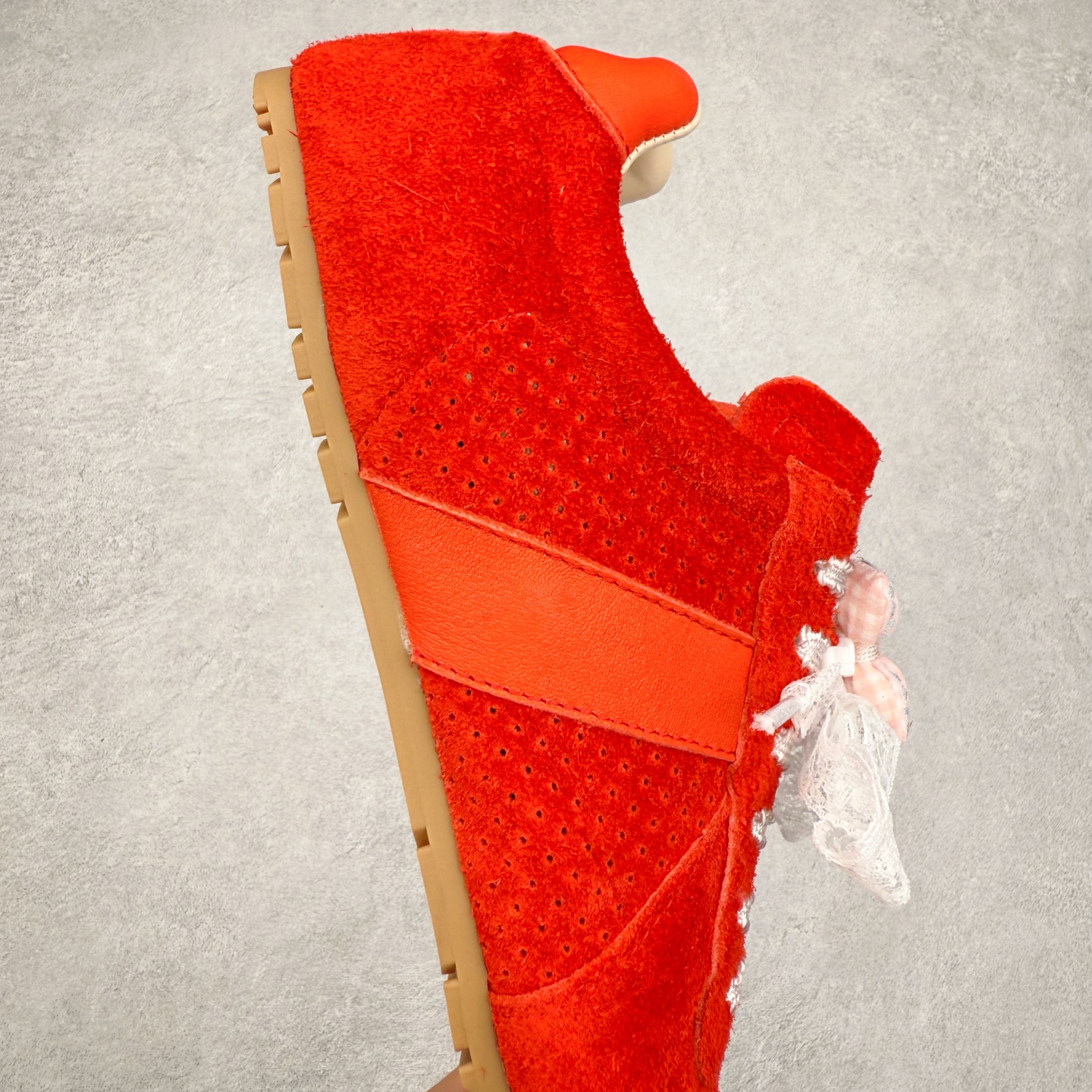 图片[6]-GG-CC 雷丝蝴蝶结德训鞋反绒牛皮2.0系列阿甘复古风芭蕾舞鞋薄底百搭休闲运动鞋系列 广东大厂品质 25ss春季新款 釆用今年最流行的#缎带蝴蝶结鞋扣装饰 全手工拉帮工艺成型 反绒牛皮拼接鞋面材质 鞋身原装高密度磨砂牛皮面料,极好柔软透气效果 双春日踏青舒适度和少女感 GGCC德训鞋界的白月光🌙 长时间走路和站立都不累脚 不管怎么搭配都好看 尺码：35 36 37 38 39 40-选品中心