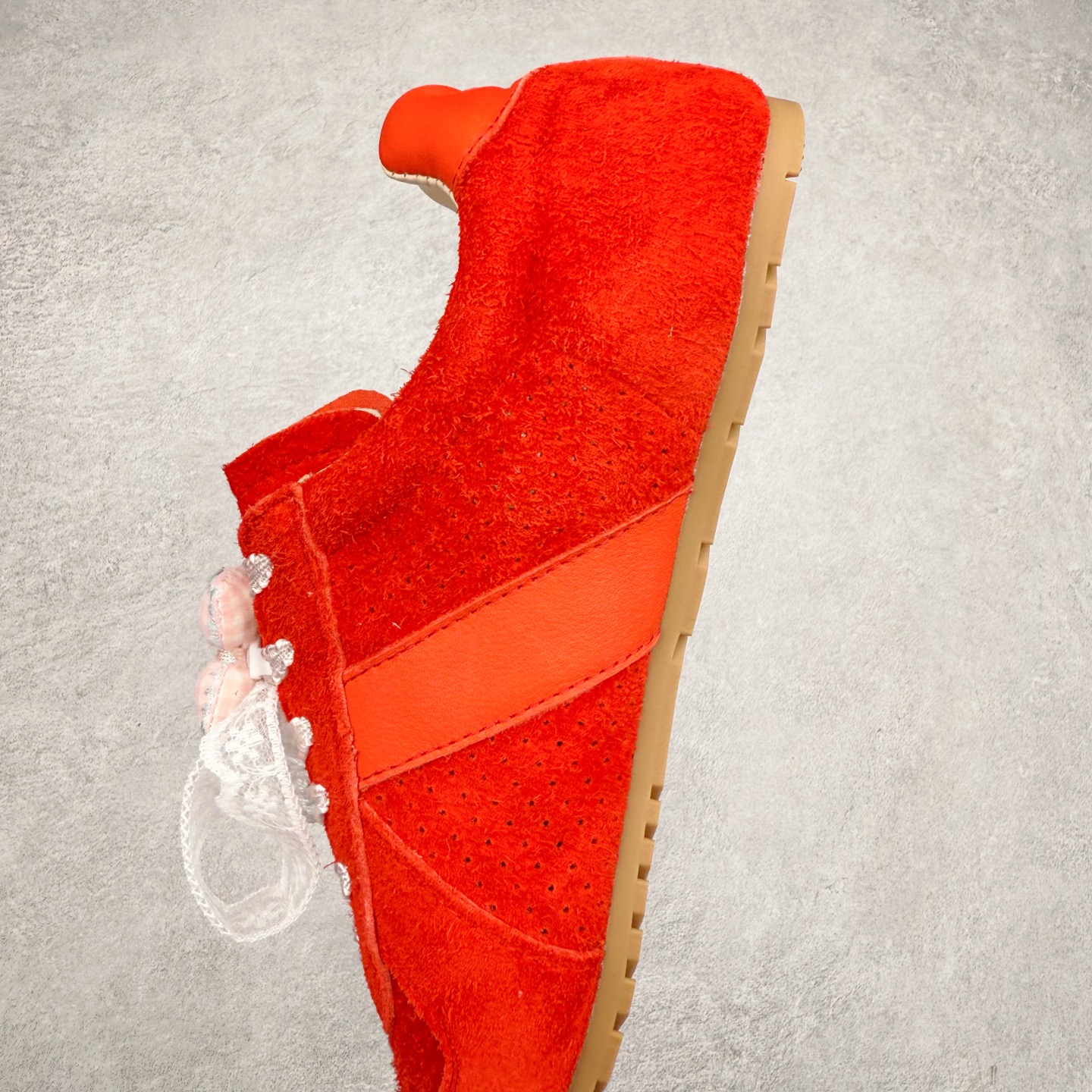 图片[7]-GG-CC 雷丝蝴蝶结德训鞋反绒牛皮2.0系列阿甘复古风芭蕾舞鞋薄底百搭休闲运动鞋系列 广东大厂品质 25ss春季新款 釆用今年最流行的#缎带蝴蝶结鞋扣装饰 全手工拉帮工艺成型 反绒牛皮拼接鞋面材质 鞋身原装高密度磨砂牛皮面料,极好柔软透气效果 双春日踏青舒适度和少女感 GGCC德训鞋界的白月光🌙 长时间走路和站立都不累脚 不管怎么搭配都好看 尺码：35 36 37 38 39 40-选品中心