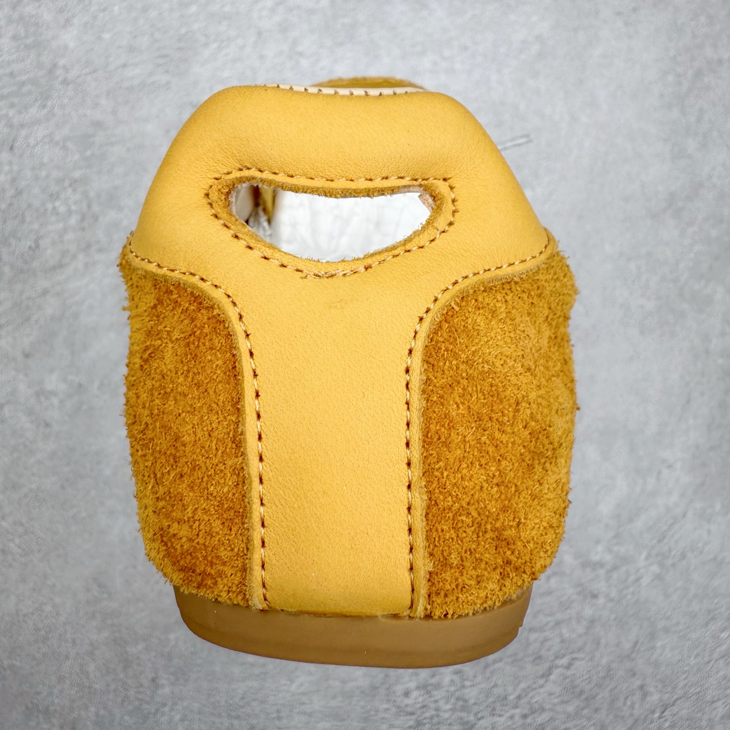 图片[8]-GG-CC 雷丝蝴蝶结德训鞋反绒牛皮2.0系列阿甘复古风芭蕾舞鞋薄底百搭休闲运动鞋系列 广东大厂品质 25ss春季新款 釆用今年最流行的#缎带蝴蝶结鞋扣装饰 全手工拉帮工艺成型 反绒牛皮拼接鞋面材质 鞋身原装高密度磨砂牛皮面料,极好柔软透气效果 双春日踏青舒适度和少女感 GGCC德训鞋界的白月光🌙 长时间走路和站立都不累脚 不管怎么搭配都好看 尺码：35 36 37 38 39 40-选品中心