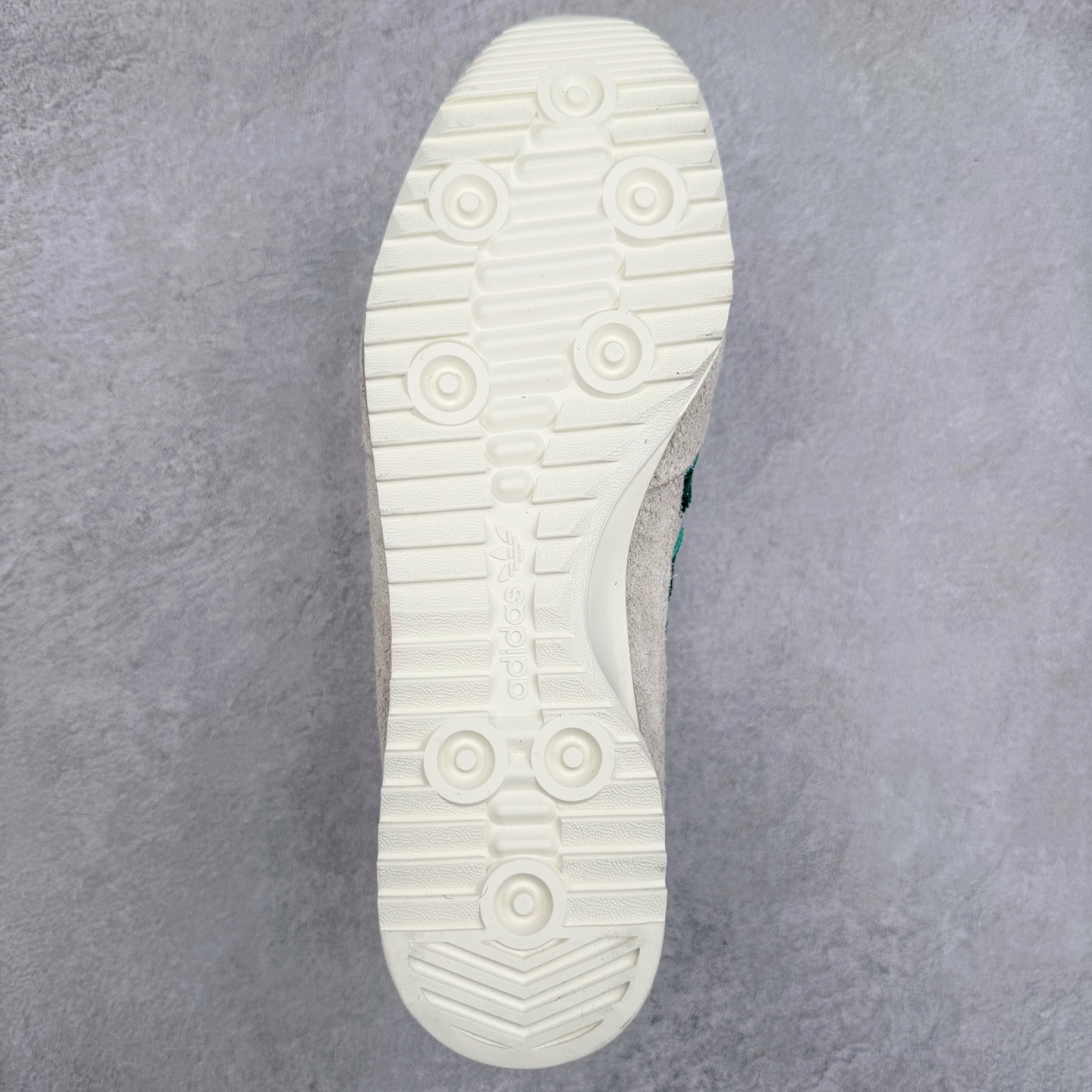 图片[9]-＃HP纯原 AD Wmns SL72 OG 系列德训足球风百搭低帮休闲运动板鞋 IF1940 采用高弹EVA+MODEL+RB三层组合底 区别市面RB一体大底 三层组合鞋底重量与原鞋一致 Originals 将有「T 头鞋」造型的诞生于 1972 年的 SL72 鞋款复刻带回 各位买鞋又有新选择了 1972 年 SL72 问世后 引领了后来阿迪达斯的跑鞋发展方向 其中「SL」代表了 Super Light 彰显了产品轻便的特性 1972 年 SL72 问世后 引领了后来阿迪达斯的跑鞋发展方向 其中「SL」代表了 Super Light 彰显了产品轻便的特性 这次 Originals 延续其轻质经典的基因 带来男女两款 SL72 男生款带来 SL72 RS 鞋型 RS 意为 Reshaped（重塑）鞋款在保留了经典的外观基础上 在尼龙材质里增加了填充物 使鞋型更加挺立和饱满 鞋头则更加圆润 鞋底的 EVA 材质则增加了鞋款的高度 女生款则带来 SL72 OG W 鞋型 OG 顾名思义则是致敬经典款式 相较于 RS（Reshaped）鞋款 鞋身更加纤细 其整体鞋身轮廓、线条、细节、材质上尊崇 70 年代 SL72 的设计 还原经典味道 尺码：36 36⅔ 37⅓ 38 38⅔ 39⅓ 40 40⅔ 41⅓ 42 42⅔ 43⅓ 44 44⅔ 45-选品中心