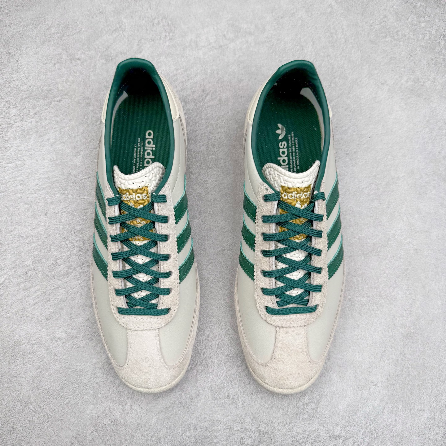 图片[2]-＃HP纯原 AD Wmns SL72 OG 系列德训足球风百搭低帮休闲运动板鞋 IF1940 采用高弹EVA+MODEL+RB三层组合底 区别市面RB一体大底 三层组合鞋底重量与原鞋一致 Originals 将有「T 头鞋」造型的诞生于 1972 年的 SL72 鞋款复刻带回 各位买鞋又有新选择了 1972 年 SL72 问世后 引领了后来阿迪达斯的跑鞋发展方向 其中「SL」代表了 Super Light 彰显了产品轻便的特性 1972 年 SL72 问世后 引领了后来阿迪达斯的跑鞋发展方向 其中「SL」代表了 Super Light 彰显了产品轻便的特性 这次 Originals 延续其轻质经典的基因 带来男女两款 SL72 男生款带来 SL72 RS 鞋型 RS 意为 Reshaped（重塑）鞋款在保留了经典的外观基础上 在尼龙材质里增加了填充物 使鞋型更加挺立和饱满 鞋头则更加圆润 鞋底的 EVA 材质则增加了鞋款的高度 女生款则带来 SL72 OG W 鞋型 OG 顾名思义则是致敬经典款式 相较于 RS（Reshaped）鞋款 鞋身更加纤细 其整体鞋身轮廓、线条、细节、材质上尊崇 70 年代 SL72 的设计 还原经典味道 尺码：36 36⅔ 37⅓ 38 38⅔ 39⅓ 40 40⅔ 41⅓ 42 42⅔ 43⅓ 44 44⅔ 45-选品中心