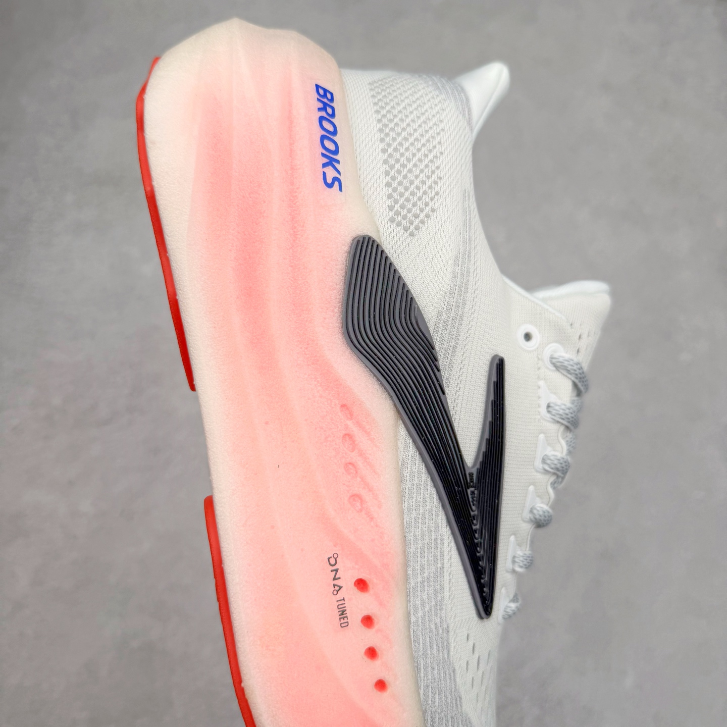 图片[6]-Brooks布鲁克斯 Glycerin max 舒适简约防滑耐磨 低帮跑步鞋 实拍调校N版已经零色差零失真 百分百还原实物色彩所见即所得 不存在货不对板色差等低级问题 选购参考实物拍摄 不混卖不参货 只用心做好货严格选品 承诺混一赔十 尺码：36 36.5 37.5 38 38.5 39 40 40.5 41 42 42.5 43 44 44.5 45-选品中心