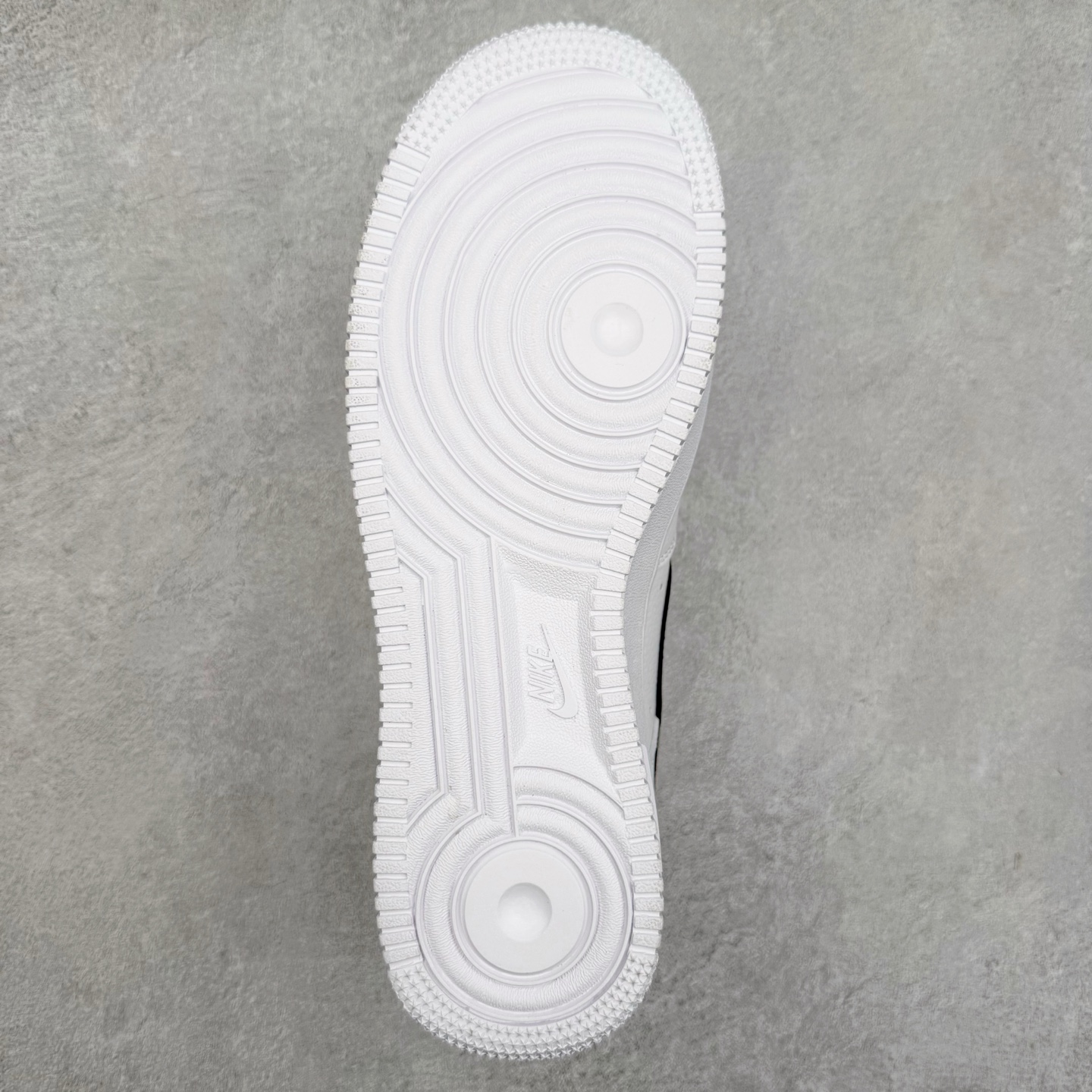 ＃福利特价‼️
NK Air Force 1´07 Low 空军一号低帮百搭休闲运动板鞋 CT2302-