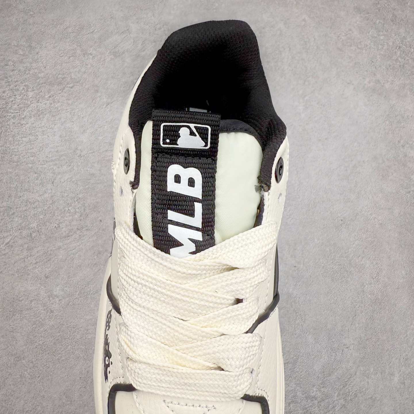 图片[5]-MLB Chunky Liner Basic 复古印花学长鞋系列低帮轻量增高厚底百搭休闲运动慢跑鞋板鞋 Korea韩国联名NY美国榄球纽约洋基队限定 韩国代购专供 全套原楦原纸板原厂数据开发 正确中底拉帮中底网布细节 平台代购专供 左脚内置芯片 韩国代购吊牌标贴 独家一比一RB+MD组合大底 高频后跟小人Logo精准对位立体饱满 正确网布加超迁鞋面 转印中底走线紧密 转印Logo工艺表层防刮不掉色 尺码：35 36 36.5 37.5 38 38.5 39 40 40.5 41 42 42.5 43 44 45-选品中心