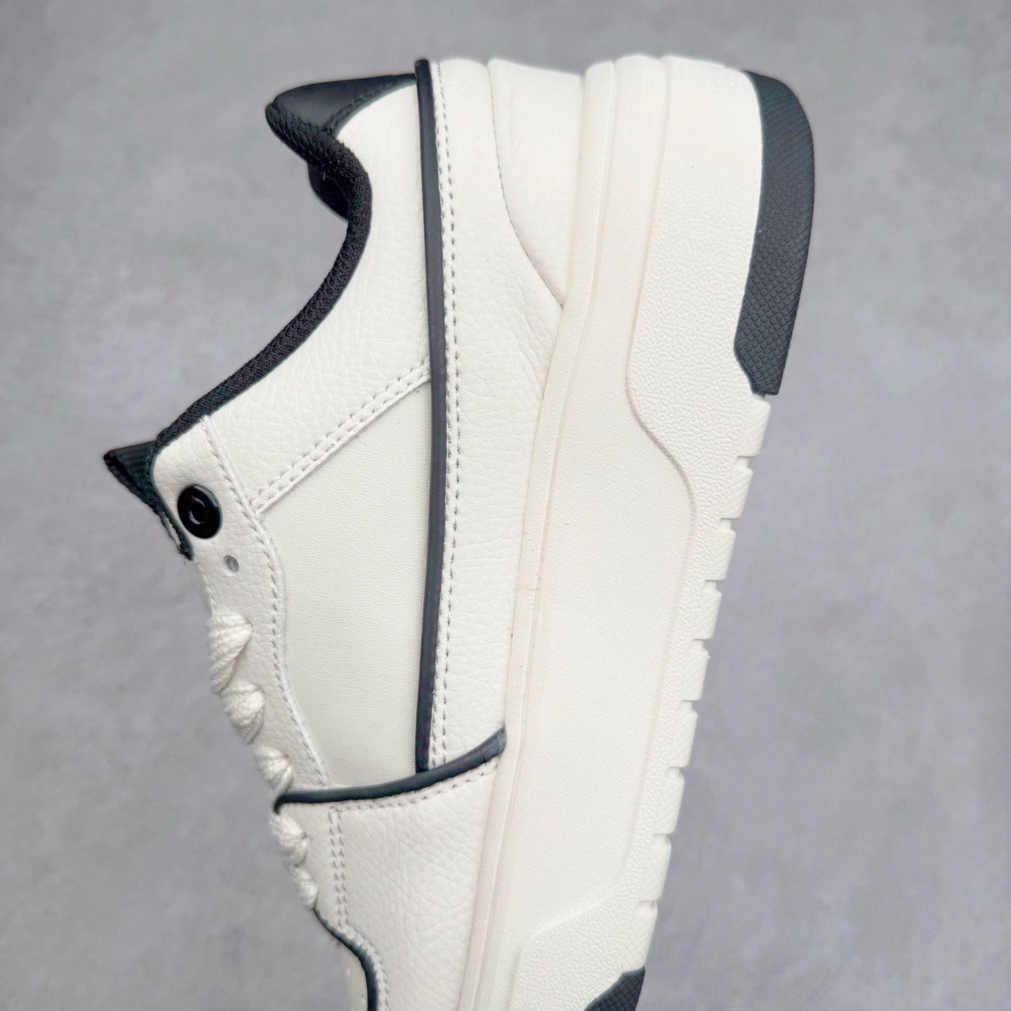 图片[7]-MLB Chunky Liner Basic 复古印花学长鞋系列低帮轻量增高厚底百搭休闲运动慢跑鞋板鞋 Korea韩国联名NY美国榄球纽约洋基队限定 韩国代购专供 全套原楦原纸板原厂数据开发 正确中底拉帮中底网布细节 平台代购专供 左脚内置芯片 韩国代购吊牌标贴 独家一比一RB+MD组合大底 高频后跟小人Logo精准对位立体饱满 正确网布加超迁鞋面 转印中底走线紧密 转印Logo工艺表层防刮不掉色 尺码：35 36 36.5 37.5 38 38.5 39 40 40.5 41 42 42.5 43 44 45-选品中心