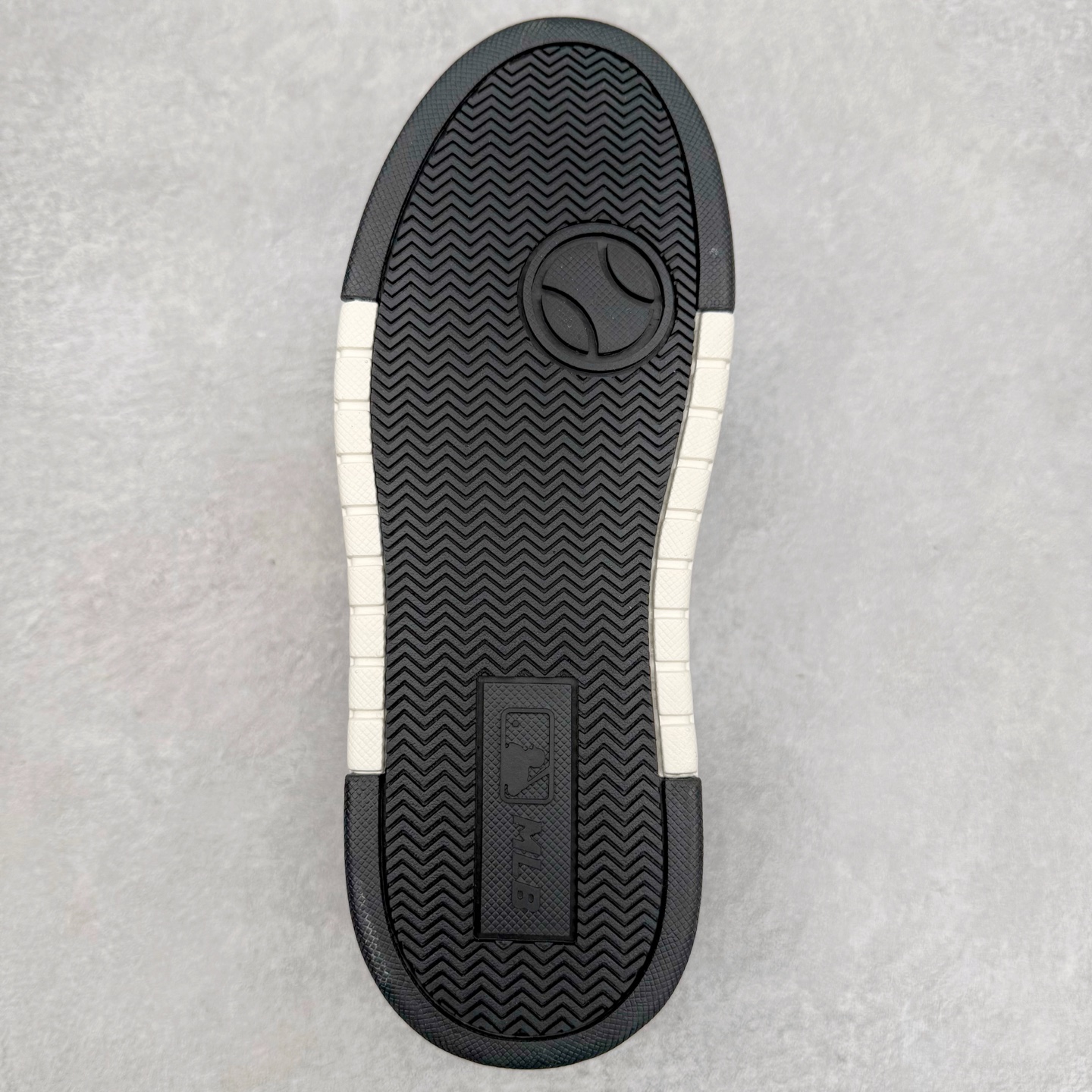 图片[9]-MLB Chunky Liner Basic 复古印花学长鞋系列低帮轻量增高厚底百搭休闲运动慢跑鞋板鞋 Korea韩国联名NY美国榄球纽约洋基队限定 韩国代购专供 全套原楦原纸板原厂数据开发 正确中底拉帮中底网布细节 平台代购专供 左脚内置芯片 韩国代购吊牌标贴 独家一比一RB+MD组合大底 高频后跟小人Logo精准对位立体饱满 正确网布加超迁鞋面 转印中底走线紧密 转印Logo工艺表层防刮不掉色 尺码：35 36 36.5 37.5 38 38.5 39 40 40.5 41 42 42.5 43 44 45-选品中心