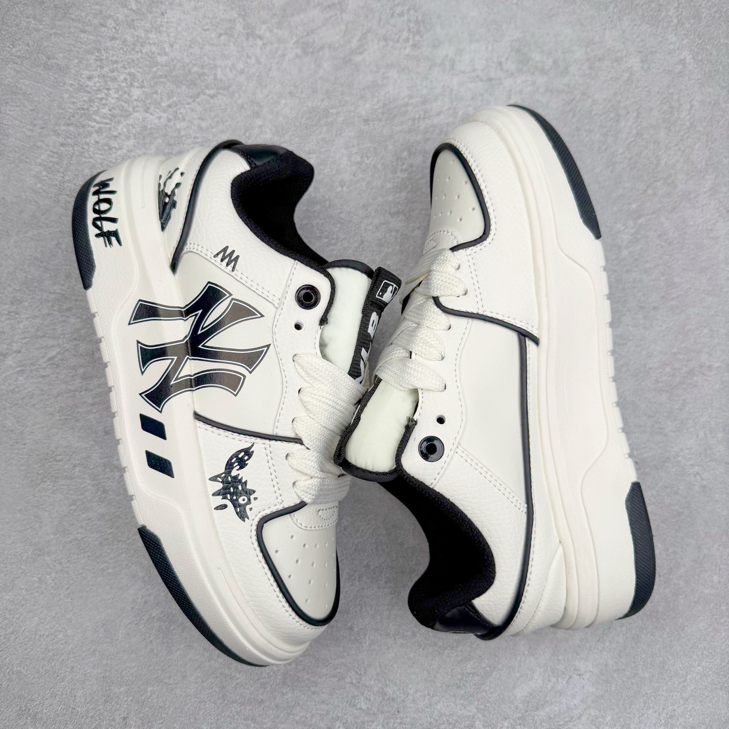 图片[3]-MLB Chunky Liner Basic 复古印花学长鞋系列低帮轻量增高厚底百搭休闲运动慢跑鞋板鞋 Korea韩国联名NY美国榄球纽约洋基队限定 韩国代购专供 全套原楦原纸板原厂数据开发 正确中底拉帮中底网布细节 平台代购专供 左脚内置芯片 韩国代购吊牌标贴 独家一比一RB+MD组合大底 高频后跟小人Logo精准对位立体饱满 正确网布加超迁鞋面 转印中底走线紧密 转印Logo工艺表层防刮不掉色 尺码：35 36 36.5 37.5 38 38.5 39 40 40.5 41 42 42.5 43 44 45-选品中心