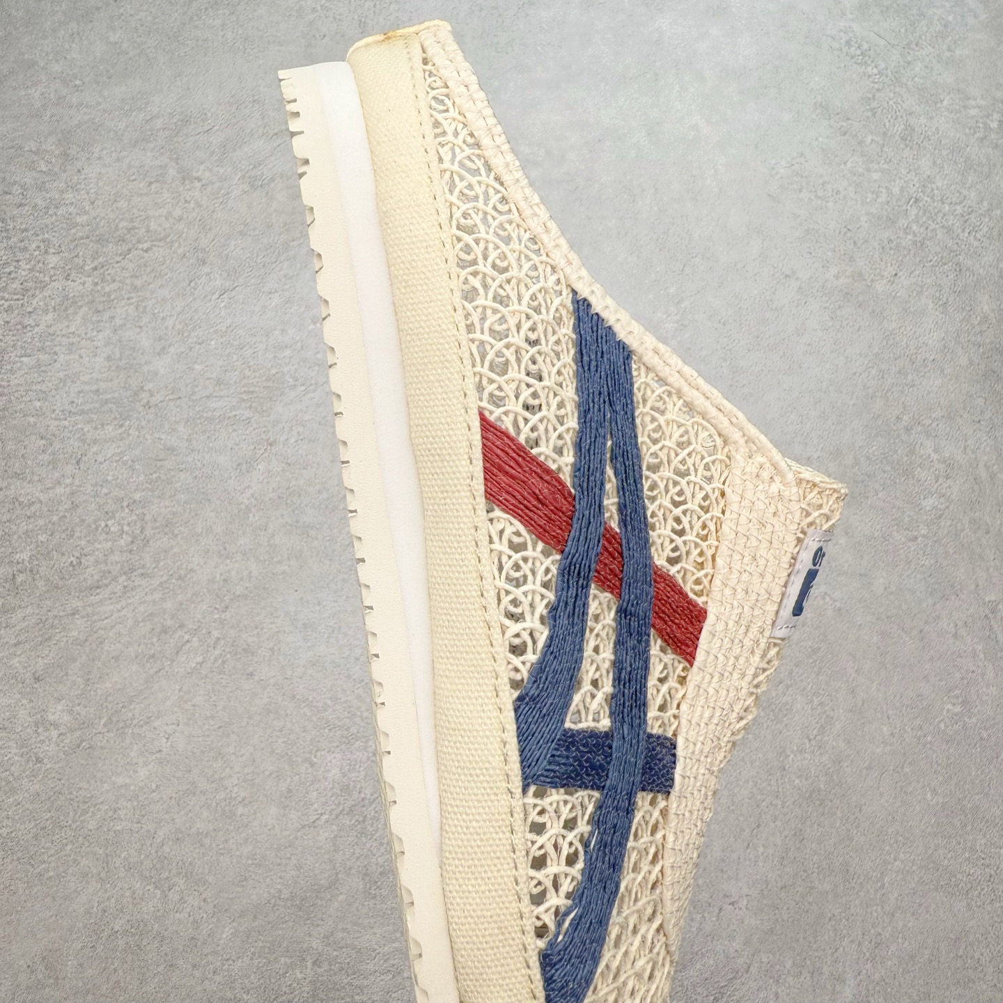 图片[6]-Asics Onitsuka Tiger 鬼冢虎 MEXICO 66 Sabot 半拖舒适日常透气轻便低帮生活休闲鞋 鬼塚虎从运动中汲取灵感，并致力于打造融合舒适感受与创新设计的时尚品牌。品牌的设计风格既体现了对传统的致敬，同时也表达了对精致风格和现代创意的推崇。我们提供独具个性的全系列产品，打造从头到脚的整体穿搭。每件产品皆以精湛工艺匠心打造，细节考究，品质出众。尺码：36 37 37.5 38 39 39.5 40.5 41.5 42 42.5 43.5 44 45-选品中心