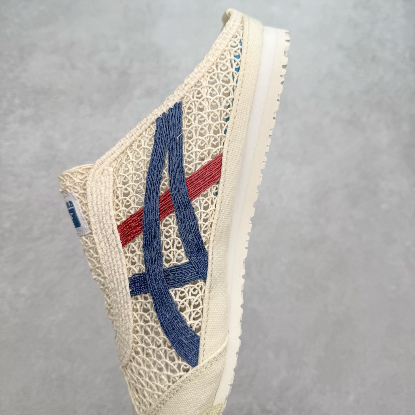 图片[7]-Asics Onitsuka Tiger 鬼冢虎 MEXICO 66 Sabot 半拖舒适日常透气轻便低帮生活休闲鞋 鬼塚虎从运动中汲取灵感，并致力于打造融合舒适感受与创新设计的时尚品牌。品牌的设计风格既体现了对传统的致敬，同时也表达了对精致风格和现代创意的推崇。我们提供独具个性的全系列产品，打造从头到脚的整体穿搭。每件产品皆以精湛工艺匠心打造，细节考究，品质出众。尺码：36 37 37.5 38 39 39.5 40.5 41.5 42 42.5 43.5 44 45-选品中心