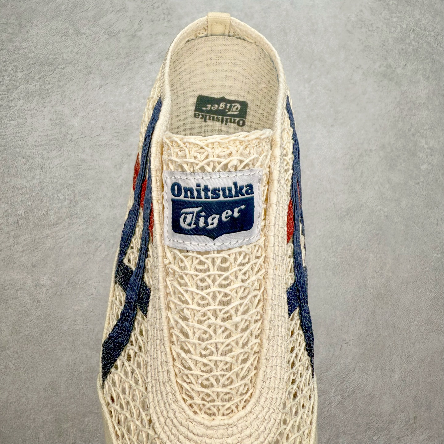 图片[5]-Asics Onitsuka Tiger 鬼冢虎 MEXICO 66 Sabot 半拖舒适日常透气轻便低帮生活休闲鞋 鬼塚虎从运动中汲取灵感，并致力于打造融合舒适感受与创新设计的时尚品牌。品牌的设计风格既体现了对传统的致敬，同时也表达了对精致风格和现代创意的推崇。我们提供独具个性的全系列产品，打造从头到脚的整体穿搭。每件产品皆以精湛工艺匠心打造，细节考究，品质出众。尺码：36 37 37.5 38 39 39.5 40.5 41.5 42 42.5 43.5 44 45-选品中心