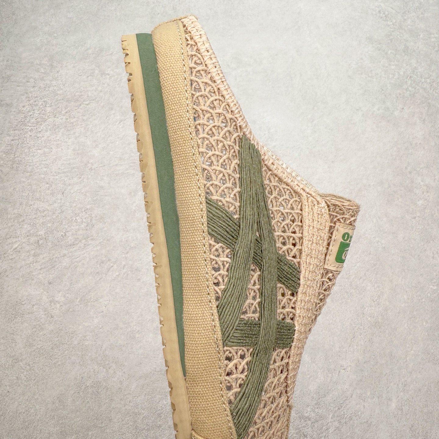 图片[6]-Asics Onitsuka Tiger 鬼冢虎 MEXICO 66 Sabot 半拖舒适日常透气轻便低帮生活休闲鞋 鬼塚虎从运动中汲取灵感，并致力于打造融合舒适感受与创新设计的时尚品牌。品牌的设计风格既体现了对传统的致敬，同时也表达了对精致风格和现代创意的推崇。我们提供独具个性的全系列产品，打造从头到脚的整体穿搭。每件产品皆以精湛工艺匠心打造，细节考究，品质出众。尺码：36 37 37.5 38 39 39.5 40.5 41.5 42 42.5 43.5 44 45-选品中心