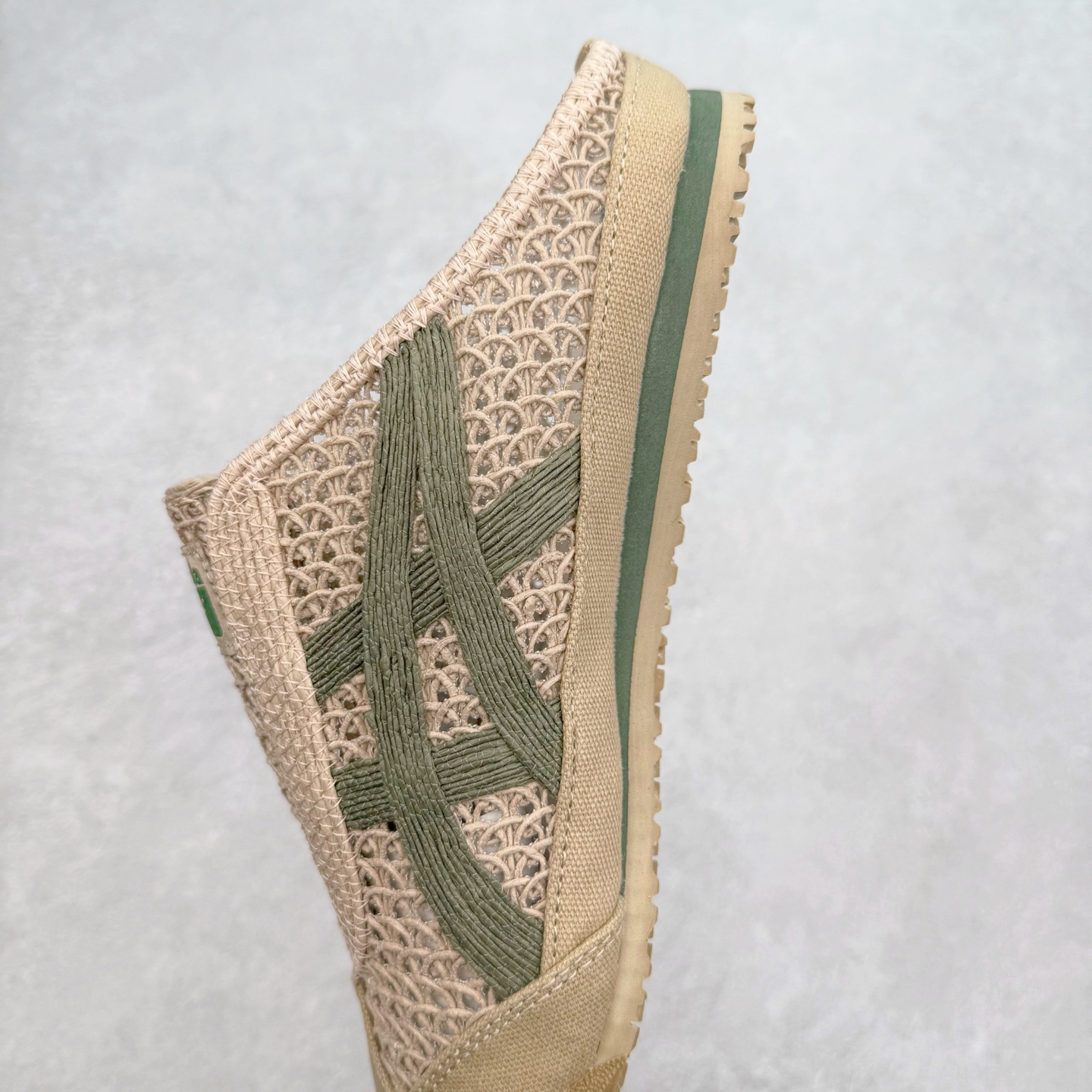 图片[7]-Asics Onitsuka Tiger 鬼冢虎 MEXICO 66 Sabot 半拖舒适日常透气轻便低帮生活休闲鞋 鬼塚虎从运动中汲取灵感，并致力于打造融合舒适感受与创新设计的时尚品牌。品牌的设计风格既体现了对传统的致敬，同时也表达了对精致风格和现代创意的推崇。我们提供独具个性的全系列产品，打造从头到脚的整体穿搭。每件产品皆以精湛工艺匠心打造，细节考究，品质出众。尺码：36 37 37.5 38 39 39.5 40.5 41.5 42 42.5 43.5 44 45-选品中心
