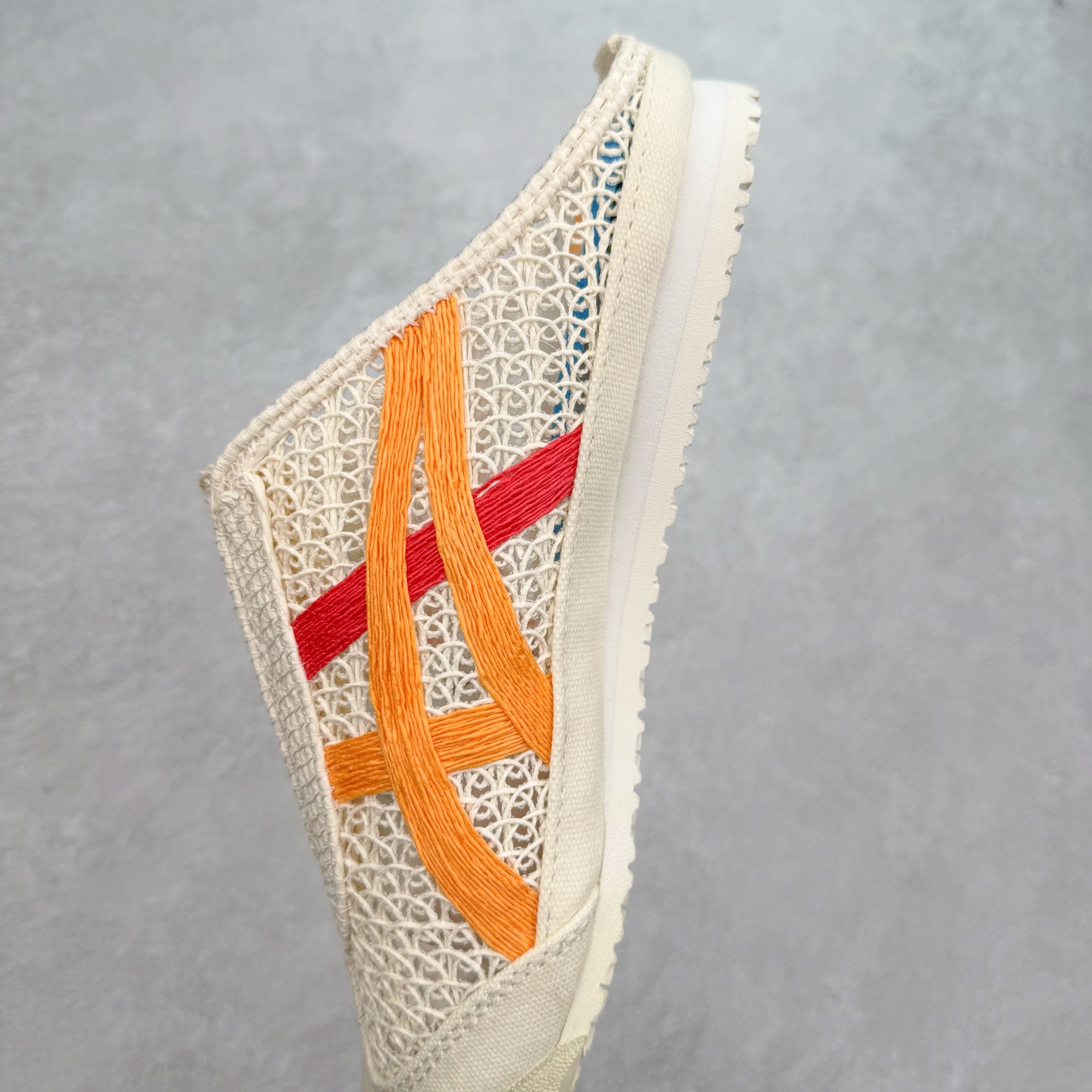 图片[7]-Asics Onitsuka Tiger 鬼冢虎 MEXICO 66 Sabot 半拖舒适日常透气轻便低帮生活休闲鞋 鬼塚虎从运动中汲取灵感，并致力于打造融合舒适感受与创新设计的时尚品牌。品牌的设计风格既体现了对传统的致敬，同时也表达了对精致风格和现代创意的推崇。我们提供独具个性的全系列产品，打造从头到脚的整体穿搭。每件产品皆以精湛工艺匠心打造，细节考究，品质出众。尺码：36 37 37.5 38 39 39.5 40.5 41.5 42 42.5 43.5 44 45-选品中心