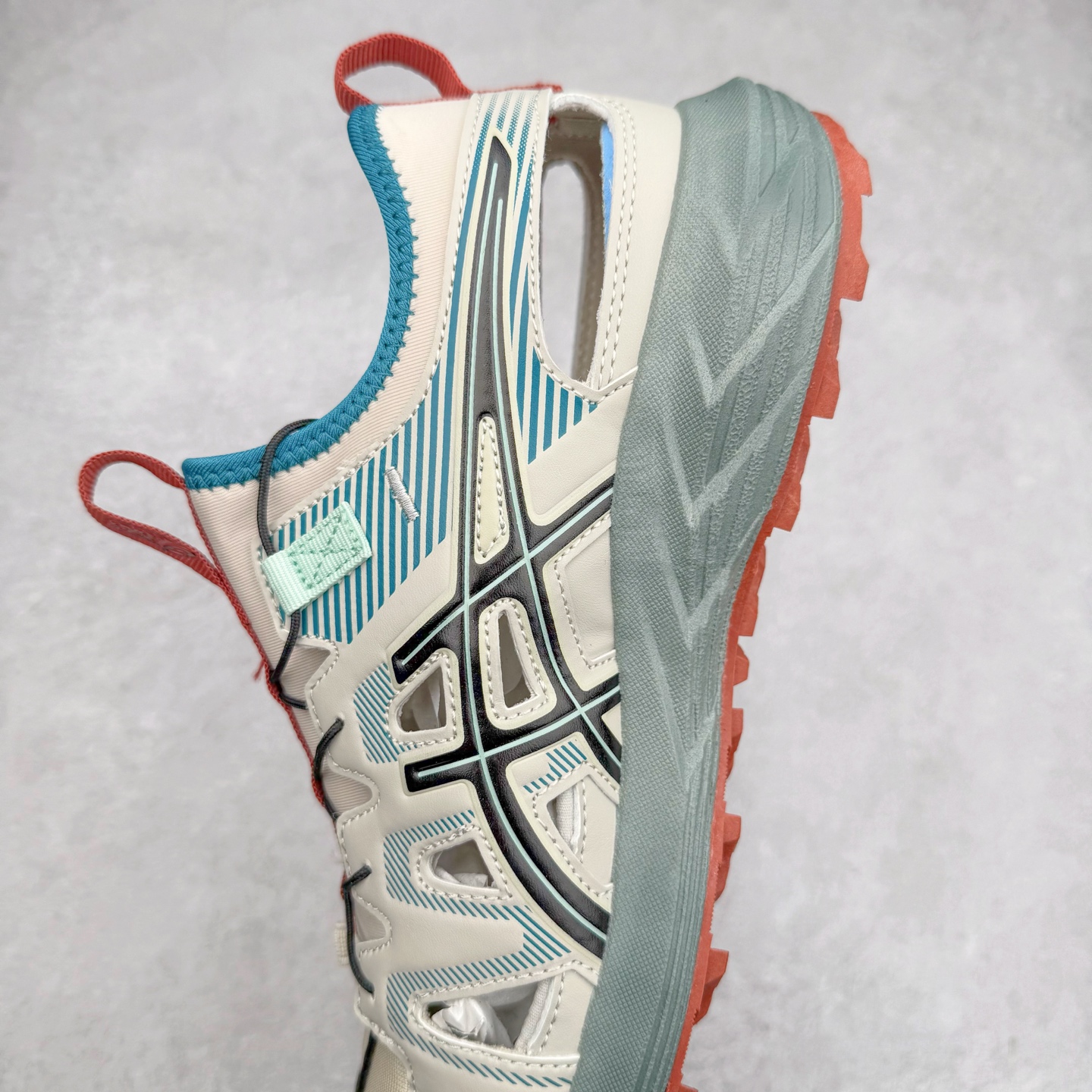 图片[7]-Asics Gel-Sonoma SE 亚瑟士溯溪鞋涉水鞋洞洞鞋 舒适日常休闲百搭防滑低帮户外徒步舒适随行跑步鞋 无界 路更远 今夏必备 颠覆认知 包裹性超强 脚感非常之舒适 侧面镂空设计 透气性极佳 让微风灌入足底 为沸腾夏日注入清爽能量防滑效果也不错 颜值与性能兼备 各平台实体疯狂种草首选 尺码：36 37.5 38 39 40 40.5 41.5 42 42.5 43.5 44 45 46-选品中心