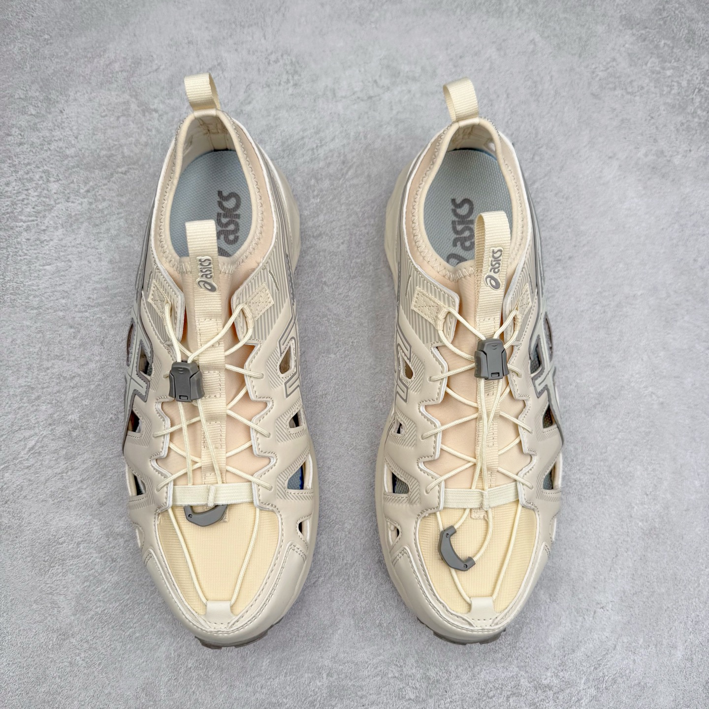 图片[2]-Asics Gel-Sonoma SE 亚瑟士溯溪鞋涉水鞋洞洞鞋 舒适日常休闲百搭防滑低帮户外徒步舒适随行跑步鞋 无界 路更远 今夏必备 颠覆认知 包裹性超强 脚感非常之舒适 侧面镂空设计 透气性极佳 让微风灌入足底 为沸腾夏日注入清爽能量防滑效果也不错 颜值与性能兼备 各平台实体疯狂种草首选 尺码：36 37.5 38 39 40 40.5 41.5 42 42.5 43.5 44 45 46-选品中心