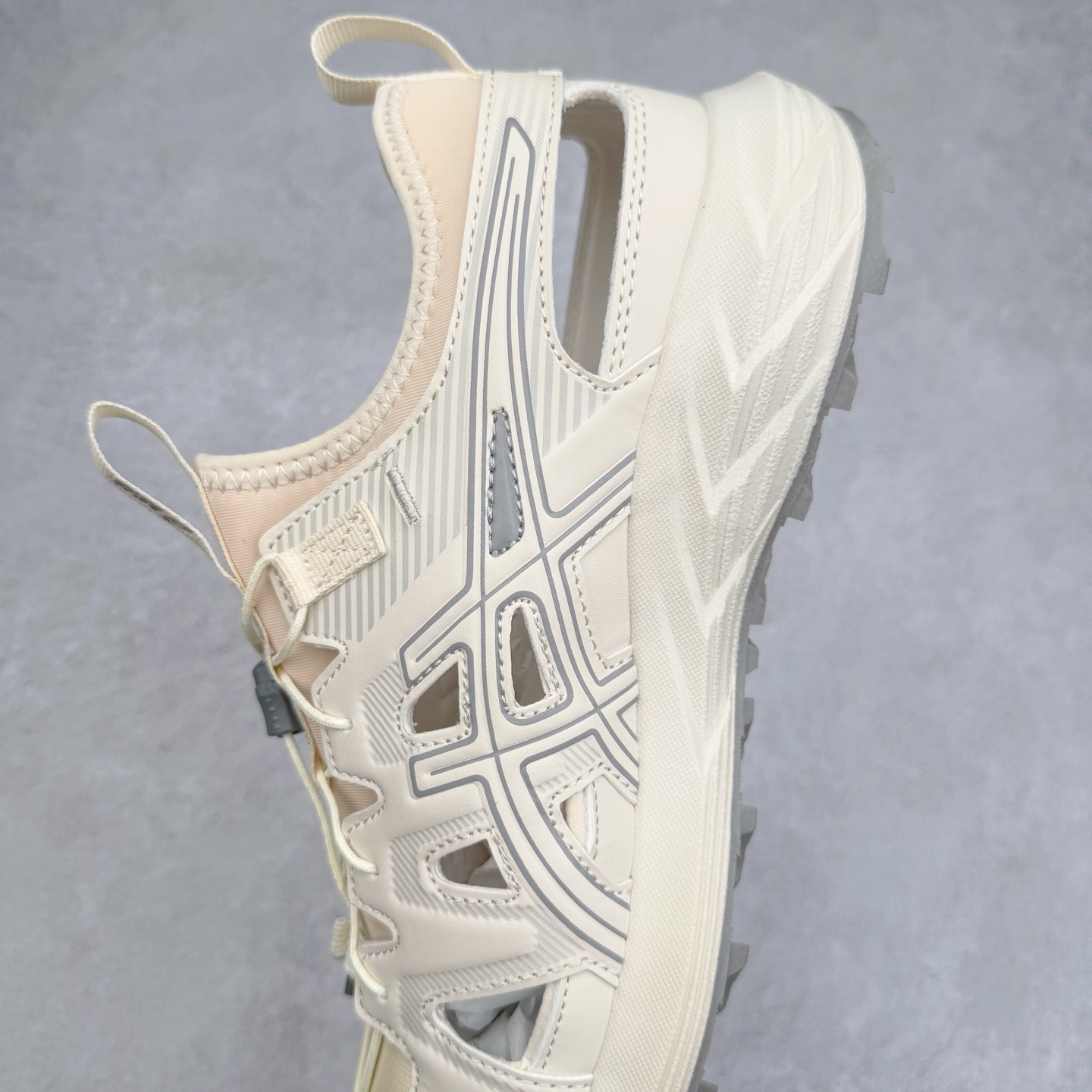 图片[7]-Asics Gel-Sonoma SE 亚瑟士溯溪鞋涉水鞋洞洞鞋 舒适日常休闲百搭防滑低帮户外徒步舒适随行跑步鞋 无界 路更远 今夏必备 颠覆认知 包裹性超强 脚感非常之舒适 侧面镂空设计 透气性极佳 让微风灌入足底 为沸腾夏日注入清爽能量防滑效果也不错 颜值与性能兼备 各平台实体疯狂种草首选 尺码：36 37.5 38 39 40 40.5 41.5 42 42.5 43.5 44 45 46-选品中心