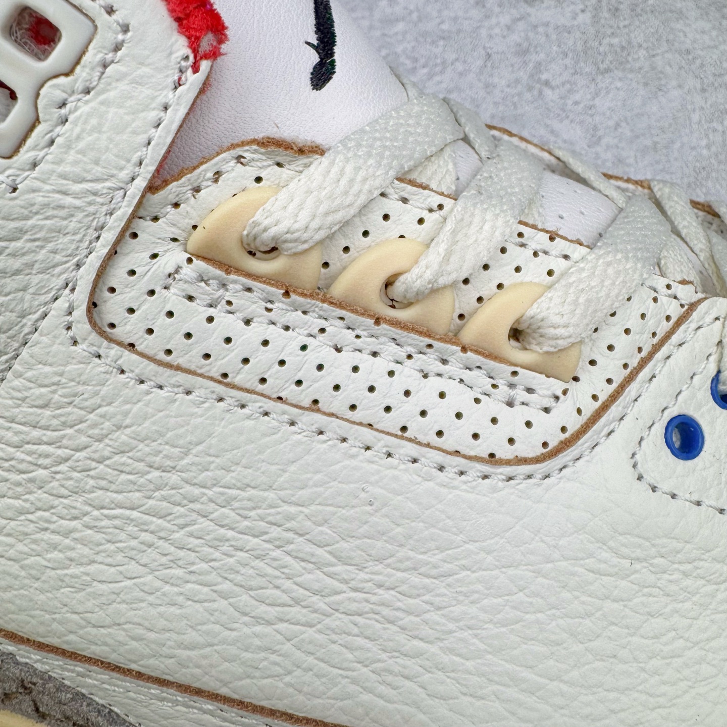 图片[16]-＃F版 Air Jordan AJ3 Retro 韩国限定 米白蓝红 IB1482-100 原楦原纸板开发 确保原汁原味 原厂皮料质感色泽绝无偏差 完美中底拉帮 原厂中底钢印 原档案大底 如假白送 大底纹路 气垫通透度PU的回弹性均百分百还原 原厂电绣鞋舌飞人刺绣针数立体讲究精细欢迎对比正品原鞋 尺码：36 36.5 37.5 38 38.5 39 40 40.5 41 42 42.5 43 44 44.5 45 46 47.5-选品中心