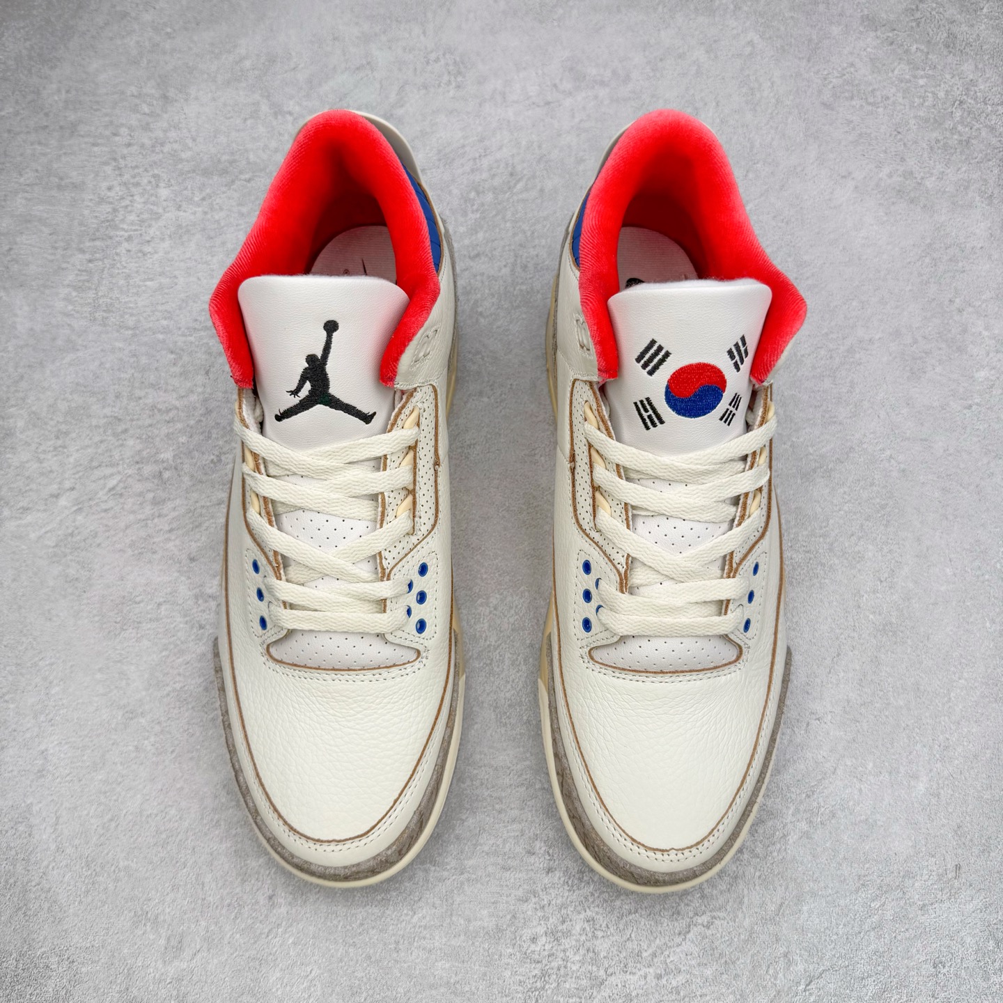 图片[2]-＃F版 Air Jordan AJ3 Retro 韩国限定 米白蓝红 IB1482-100 原楦原纸板开发 确保原汁原味 原厂皮料质感色泽绝无偏差 完美中底拉帮 原厂中底钢印 原档案大底 如假白送 大底纹路 气垫通透度PU的回弹性均百分百还原 原厂电绣鞋舌飞人刺绣针数立体讲究精细欢迎对比正品原鞋 尺码：36 36.5 37.5 38 38.5 39 40 40.5 41 42 42.5 43 44 44.5 45 46 47.5-选品中心