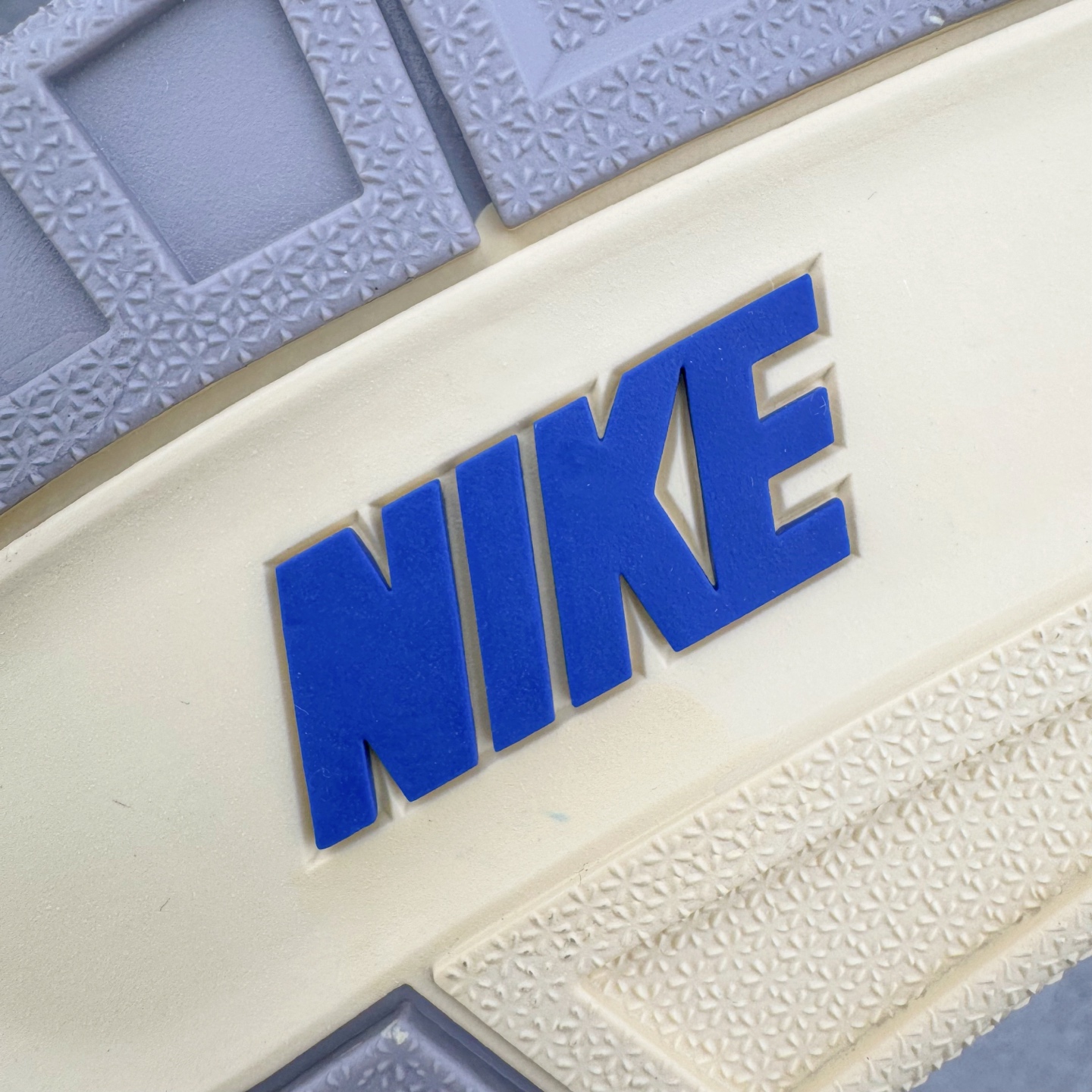 图片[19]-＃F版 Air Jordan AJ3 Retro 韩国限定 米白蓝红 IB1482-100 原楦原纸板开发 确保原汁原味 原厂皮料质感色泽绝无偏差 完美中底拉帮 原厂中底钢印 原档案大底 如假白送 大底纹路 气垫通透度PU的回弹性均百分百还原 原厂电绣鞋舌飞人刺绣针数立体讲究精细欢迎对比正品原鞋 尺码：36 36.5 37.5 38 38.5 39 40 40.5 41 42 42.5 43 44 44.5 45 46 47.5-选品中心