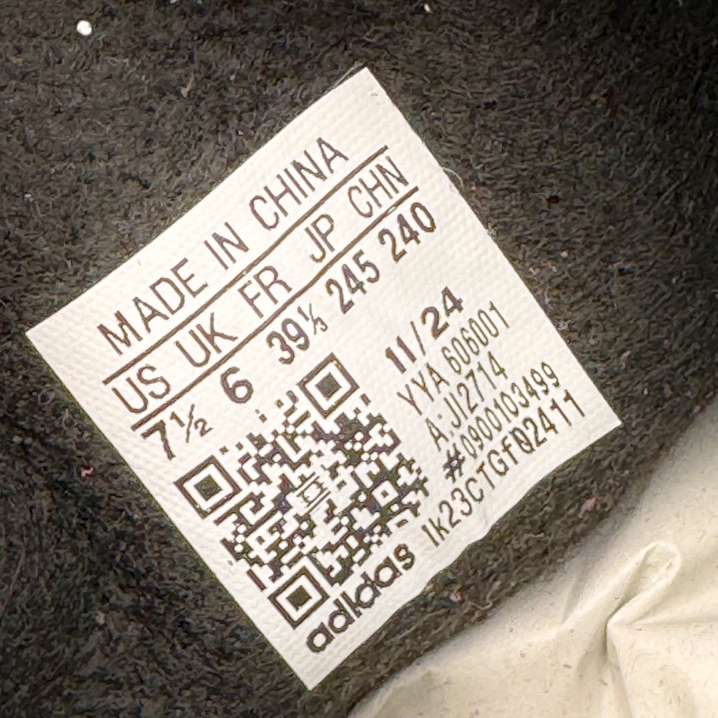 图片[20]-＃HP纯原 AD Original Gazelle Trainers 瞪羚室内鞋系列低帮复古百搭休闲运动德训风板鞋 JI2714 高端零售特供批次 原厂定制长毛翻毛皮组合环保纤维革鞋面材质 内置环保海玻璃鞋垫 外置RB橡胶大底 产品品控稳定性领先行业 原厂全套原楦原纸板冲刀磨具开发 原厂皮料加持 原厂港宝加持定型后跟R度完美 将复古进行到底 简约流畅 三十年不变经典 这款Gazelle运动鞋 无论面料、配色、质感或设计 都只在重现其1991年原款的经典 皮革鞋面 撞色三条纹和鞋跟标的设计 力求呈现90年代的经典复古风潮 Samba火热的同时 也带动了其它的复古鞋型 Gazelle便是其中一只 Gazelle Indoor拥有包边更宽的T字型鞋头 更好的保护运动员的前掌 浓浓的复古氛围感 非常适合现在流行的Cleanfit风格 尺码：35.5 36 36⅔ 37⅓ 38 38⅔ 39⅓ 40 40⅔ 41⅓ 42 42⅔ 43⅓ 44 44⅔ 45-选品中心