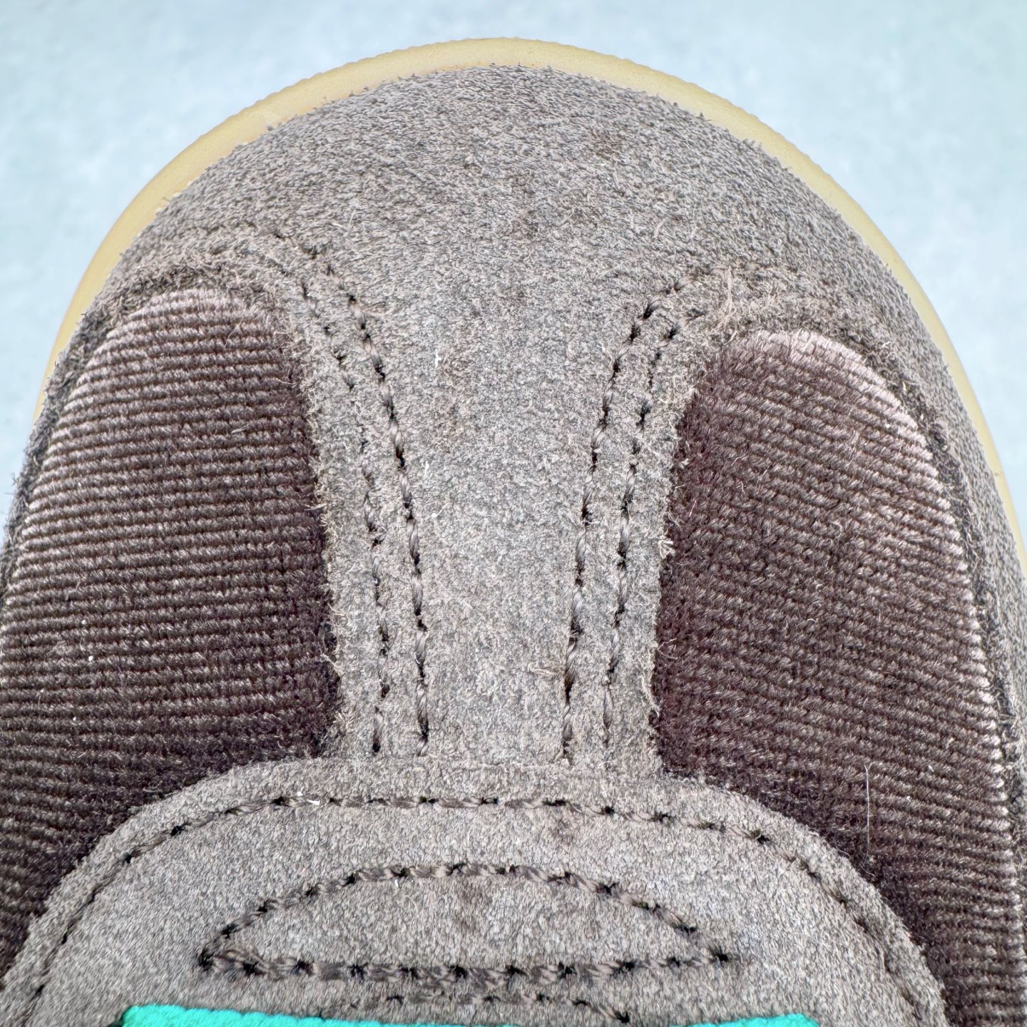 图片[14]-＃HP纯原 AD Original Gazelle Trainers 瞪羚室内鞋系列低帮复古百搭休闲运动德训风板鞋 JI2714 高端零售特供批次 原厂定制长毛翻毛皮组合环保纤维革鞋面材质 内置环保海玻璃鞋垫 外置RB橡胶大底 产品品控稳定性领先行业 原厂全套原楦原纸板冲刀磨具开发 原厂皮料加持 原厂港宝加持定型后跟R度完美 将复古进行到底 简约流畅 三十年不变经典 这款Gazelle运动鞋 无论面料、配色、质感或设计 都只在重现其1991年原款的经典 皮革鞋面 撞色三条纹和鞋跟标的设计 力求呈现90年代的经典复古风潮 Samba火热的同时 也带动了其它的复古鞋型 Gazelle便是其中一只 Gazelle Indoor拥有包边更宽的T字型鞋头 更好的保护运动员的前掌 浓浓的复古氛围感 非常适合现在流行的Cleanfit风格 尺码：35.5 36 36⅔ 37⅓ 38 38⅔ 39⅓ 40 40⅔ 41⅓ 42 42⅔ 43⅓ 44 44⅔ 45-选品中心