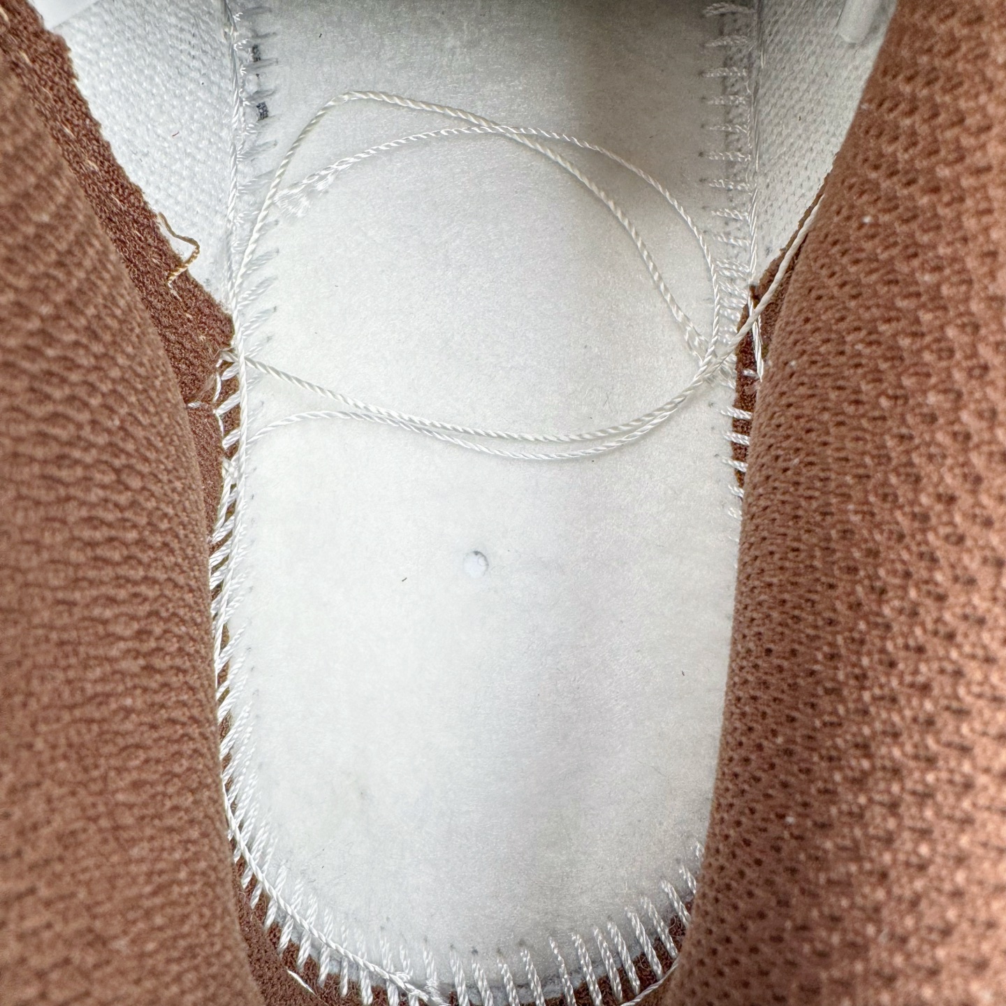 图片[19]-＃YC纯原 NK Dunk Low 破碎网格 DD1503-124 此款灵感来源于复古机能风，以黑棕色做旧风格为基底，灰青裂纹从石膏白中庭野蛮生长，每一道网格崩裂宛若冰封岩浆流动的瞬间定格。鞋身化作时间磨损的动态雕塑，腰身古铜色贴布Swoosh与后跟刺绣形成破坏性对话，在秩序解体中完成不规则美学朝圣。定制系列天花板 无原鞋不开发 全系列得物原鞋一比一校对开发 配色持续更新中 终端对接 优势输出 全套原厂楦头原纸板数据档案倾力打造 原汁原味莞产 极致还原 圈内最强针车工艺 高端零售指定版 广东原厂配套原盒原标 鞋盒分三个尺码段 原厂冲刀 超高清洁度 全鞋零毛边皮料切割 采用原厂百宏鞋带以及原厂百宏织唛舌标 内标可供原厂几率过验 进口原装条纹中底布 四线拉帮白色点胶 原厂拉帮手法遵循公司 原厂电绣 极致还原 尺码：36 36.5 37.5 38 38.5 39 40 40.5 41 42 42.5 43 44 44.5 45 46-选品中心