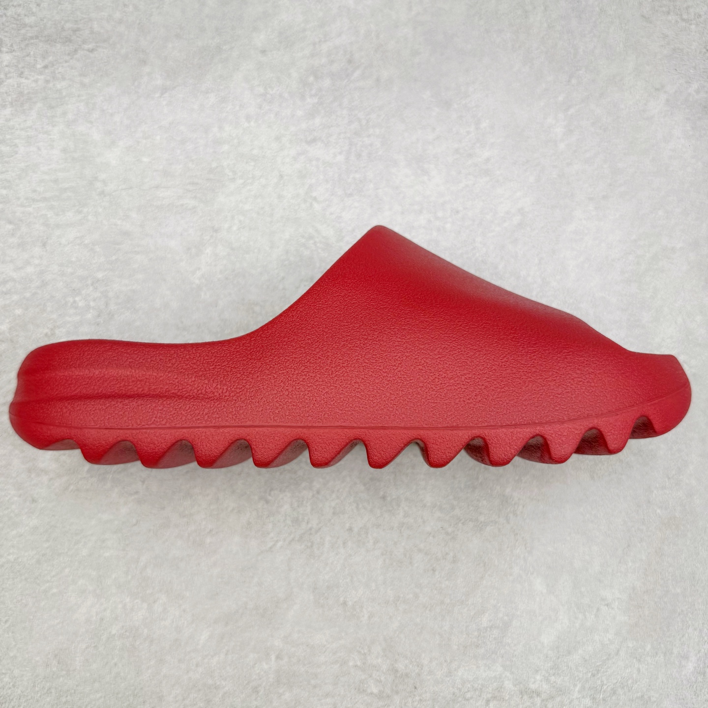 #Lw纯原 YEEZY SLIDE 椰子拖鞋 大红 ID5988 同源公司EVA粒子环保塑料 原厂指令配方 弹性卡色均保持原鞋一致 匠心打造 采用原厂进口MD全套模具打造 全套原楦头 鞋口弧度大小 鞋面色泽质感同步原鞋 LOGO内侧钢印清晰工整 原厂定制原标 同比ZP 符合人体设计 独家开发至48.5码 尺码:36 37 38 39 40.5 42 43 44.5 46 47 48.5-选品中心