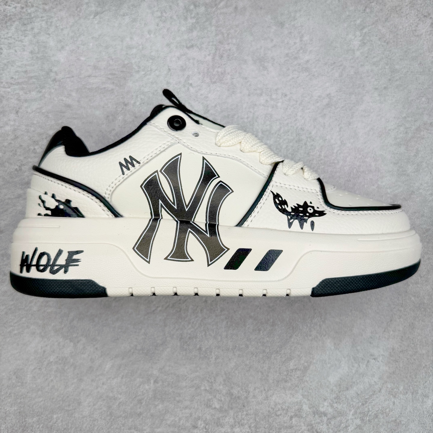 MLB Chunky Liner Basic 复古印花学长鞋系列低帮轻量增高厚底百搭休闲运动慢跑鞋板鞋 Korea韩国联名NY美国榄球纽约洋基队限定 韩国代购专供 全套原楦原纸板原厂数据开发 正确中底拉帮中底网布细节 平台代购专供 左脚内置芯片 韩国代购吊牌标贴 独家一比一RB+MD组合大底 高频后跟小人Logo精准对位立体饱满 正确网布加超迁鞋面 转印中底走线紧密 转印Logo工艺表层防刮不掉色 尺码：35 36 36.5 37.5 38 38.5 39 40 40.5 41 42 42.5 43 44 45-选品中心