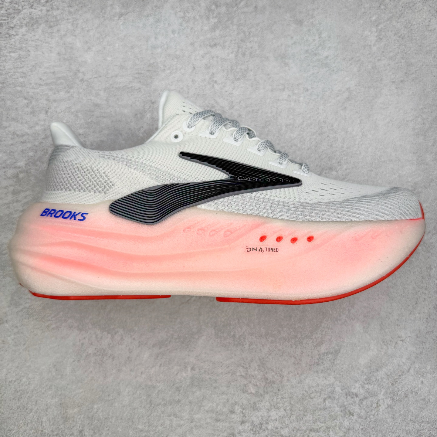 Brooks布鲁克斯 Glycerin max 舒适简约防滑耐磨 低帮跑步鞋 实拍调校N版已经零色差零失真 百分百还原实物色彩所见即所得 不存在货不对板色差等低级问题 选购参考实物拍摄 不混卖不参货 只用心做好货严格选品 承诺混一赔十 尺码：36 36.5 37.5 38 38.5 39 40 40.5 41 42 42.5 43 44 44.5 45-选品中心