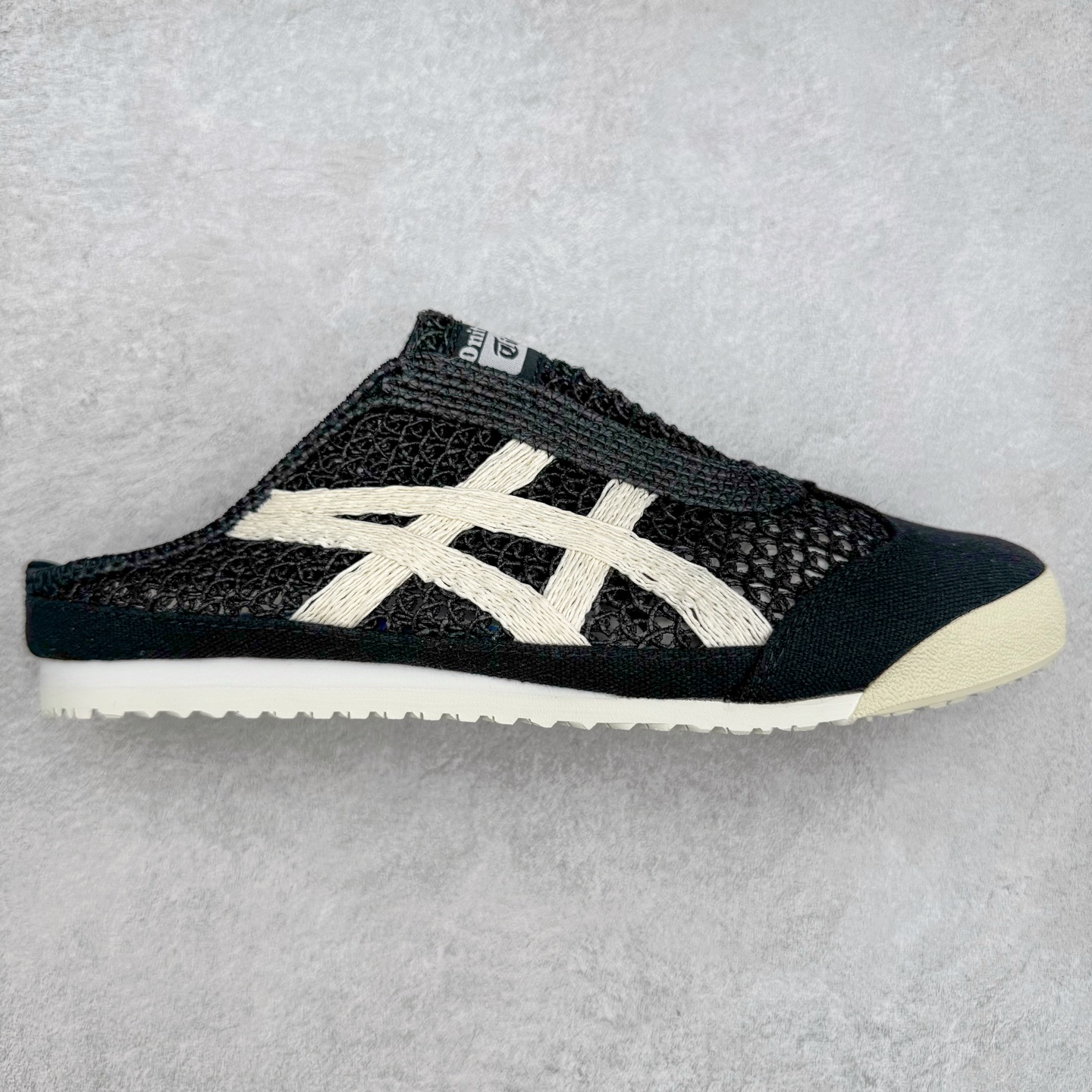 图片[3]-Asics Onitsuka Tiger 鬼冢虎 MEXICO 66 Sabot 半拖舒适日常透气轻便低帮生活休闲鞋 鬼塚虎从运动中汲取灵感，并致力于打造融合舒适感受与创新设计的时尚品牌。品牌的设计风格既体现了对传统的致敬，同时也表达了对精致风格和现代创意的推崇。我们提供独具个性的全系列产品，打造从头到脚的整体穿搭。每件产品皆以精湛工艺匠心打造，细节考究，品质出众。尺码：36 37 37.5 38 39 39.5 40.5 41.5 42 42.5 43.5 44 45-选品中心