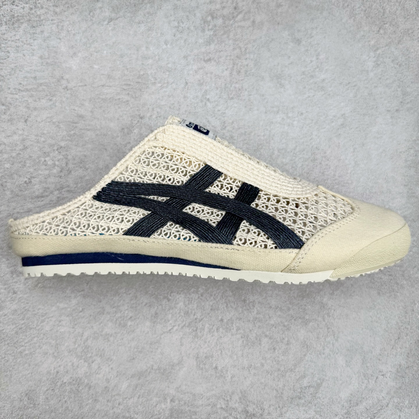 图片[9]-Asics Onitsuka Tiger 鬼冢虎 MEXICO 66 Sabot 半拖舒适日常透气轻便低帮生活休闲鞋 鬼塚虎从运动中汲取灵感，并致力于打造融合舒适感受与创新设计的时尚品牌。品牌的设计风格既体现了对传统的致敬，同时也表达了对精致风格和现代创意的推崇。我们提供独具个性的全系列产品，打造从头到脚的整体穿搭。每件产品皆以精湛工艺匠心打造，细节考究，品质出众。尺码：36 37 37.5 38 39 39.5 40.5 41.5 42 42.5 43.5 44 45-选品中心