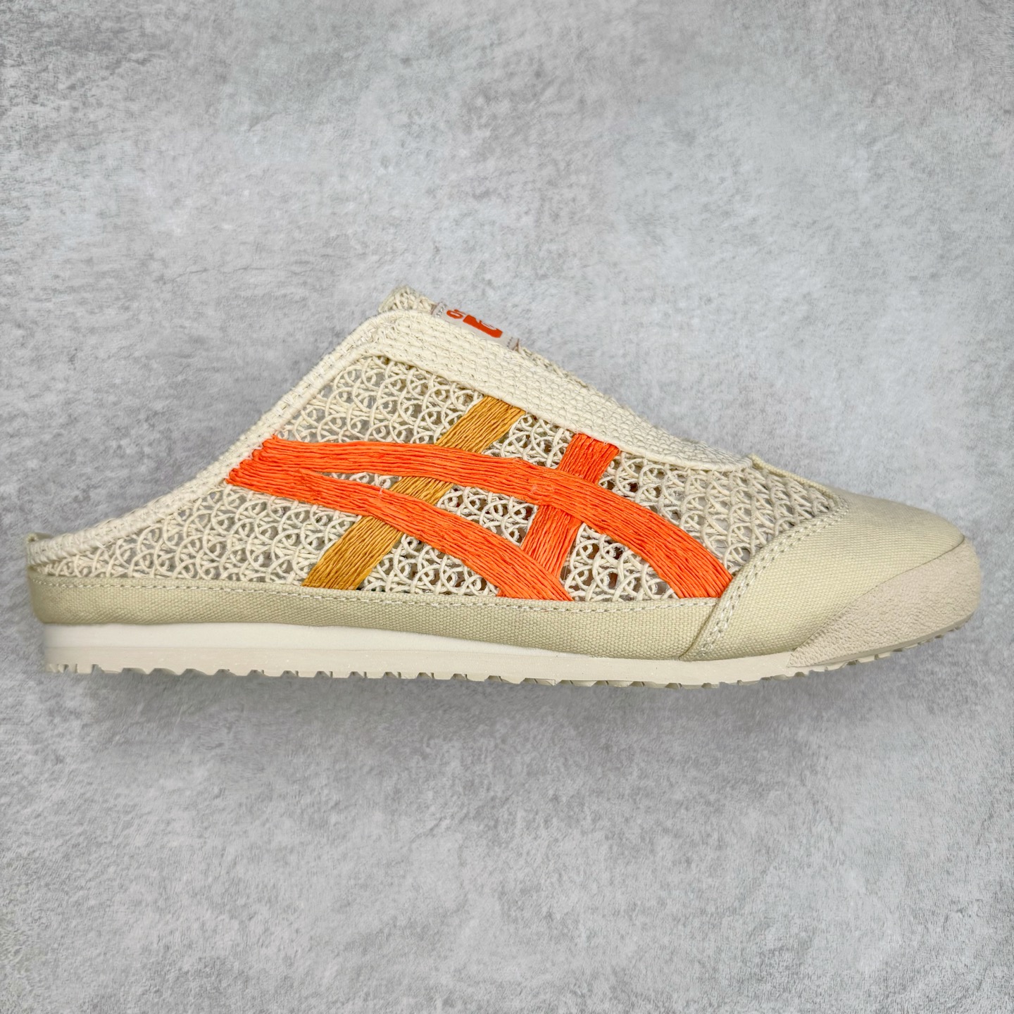 图片[11]-Asics Onitsuka Tiger 鬼冢虎 MEXICO 66 Sabot 半拖舒适日常透气轻便低帮生活休闲鞋 鬼塚虎从运动中汲取灵感，并致力于打造融合舒适感受与创新设计的时尚品牌。品牌的设计风格既体现了对传统的致敬，同时也表达了对精致风格和现代创意的推崇。我们提供独具个性的全系列产品，打造从头到脚的整体穿搭。每件产品皆以精湛工艺匠心打造，细节考究，品质出众。尺码：36 37 37.5 38 39 39.5 40.5 41.5 42 42.5 43.5 44 45-选品中心